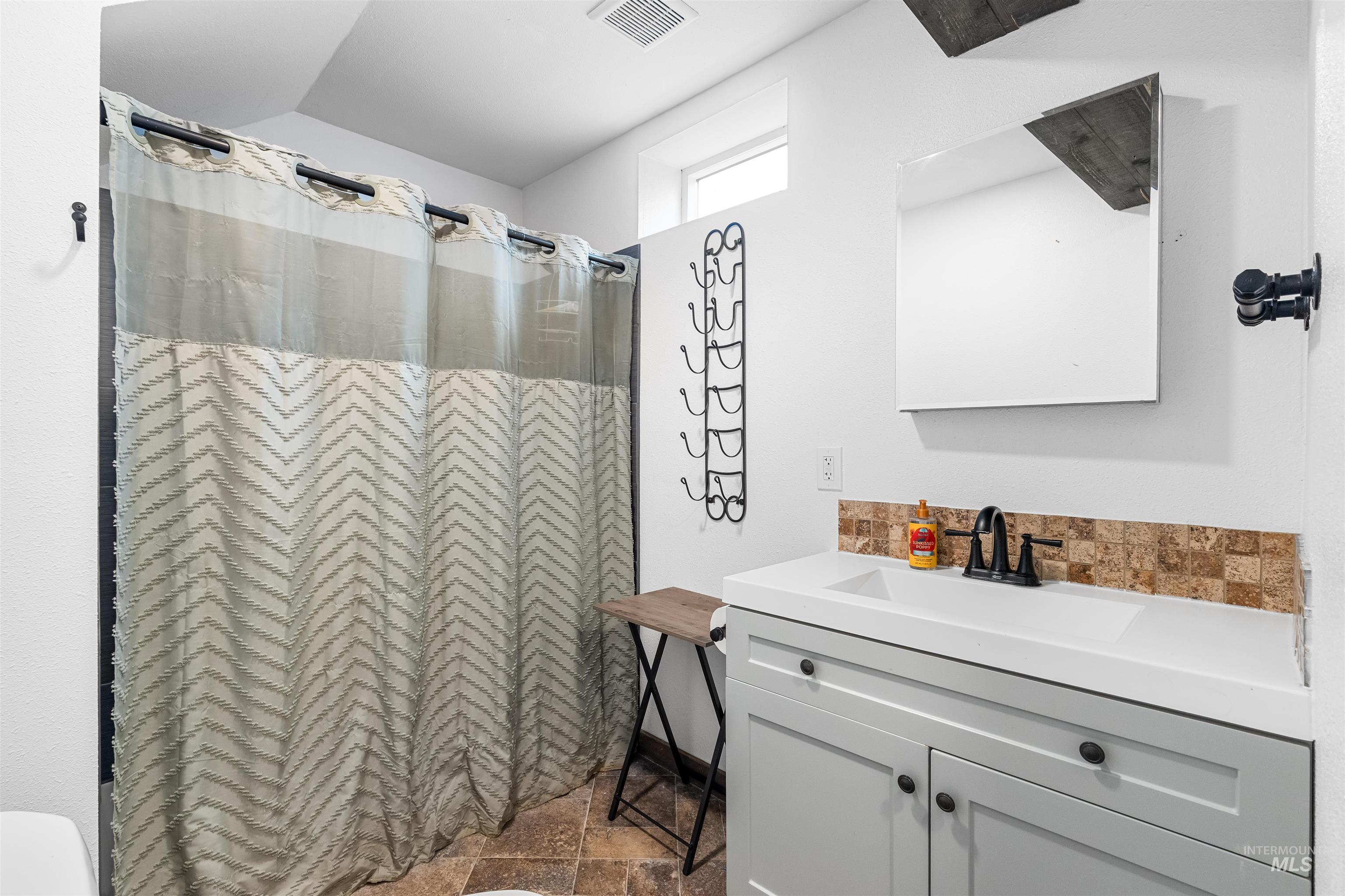 609 10th St, Clarkston, Washington 99403, 2 Bedrooms, 2 Bathrooms, Residential For Sale, Price $249,999, 98982437