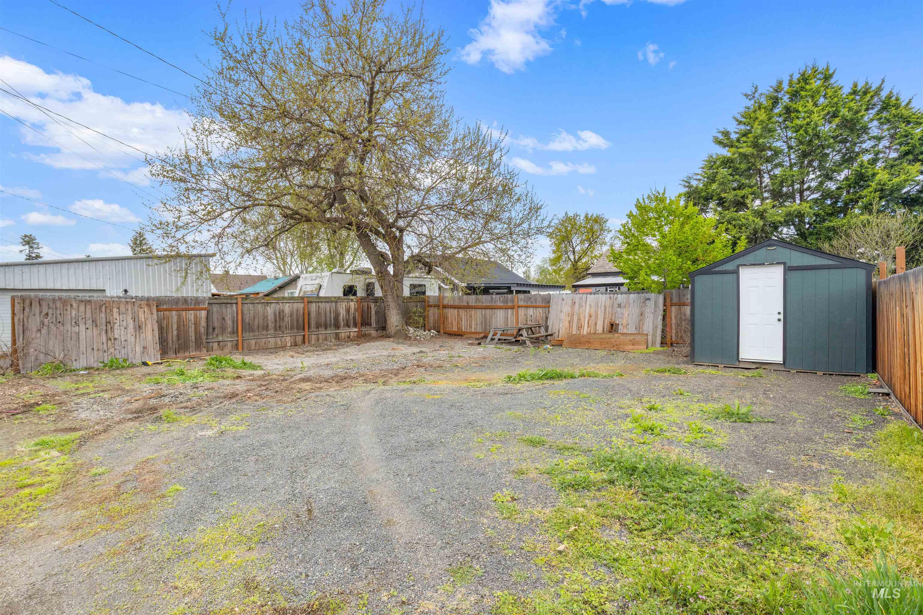 609 10th St, Clarkston, Washington 99403, 2 Bedrooms, 2 Bathrooms, Residential For Sale, Price $249,999, 98982437