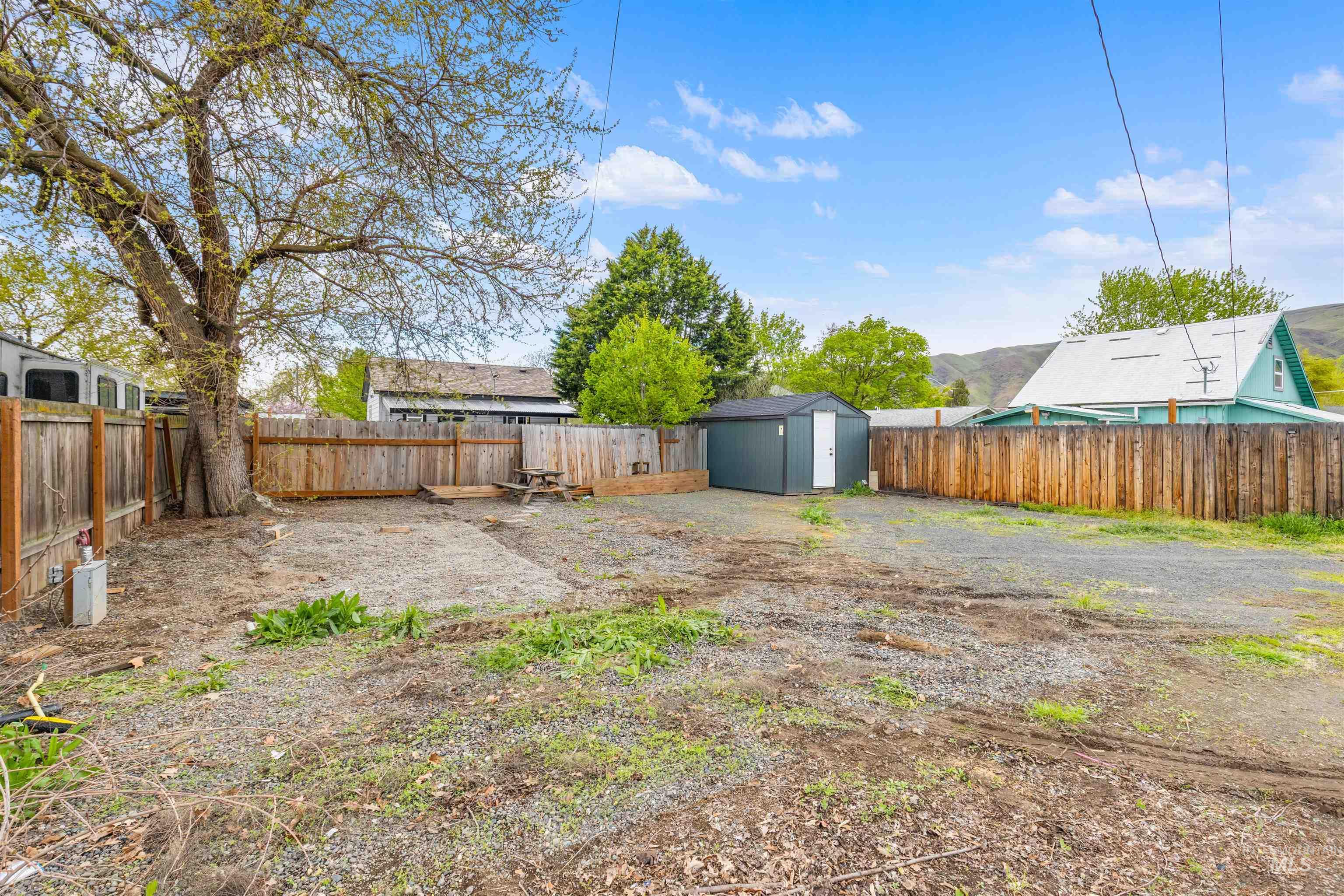 609 10th St, Clarkston, Washington 99403, 2 Bedrooms, 2 Bathrooms, Residential For Sale, Price $249,999, 98982437