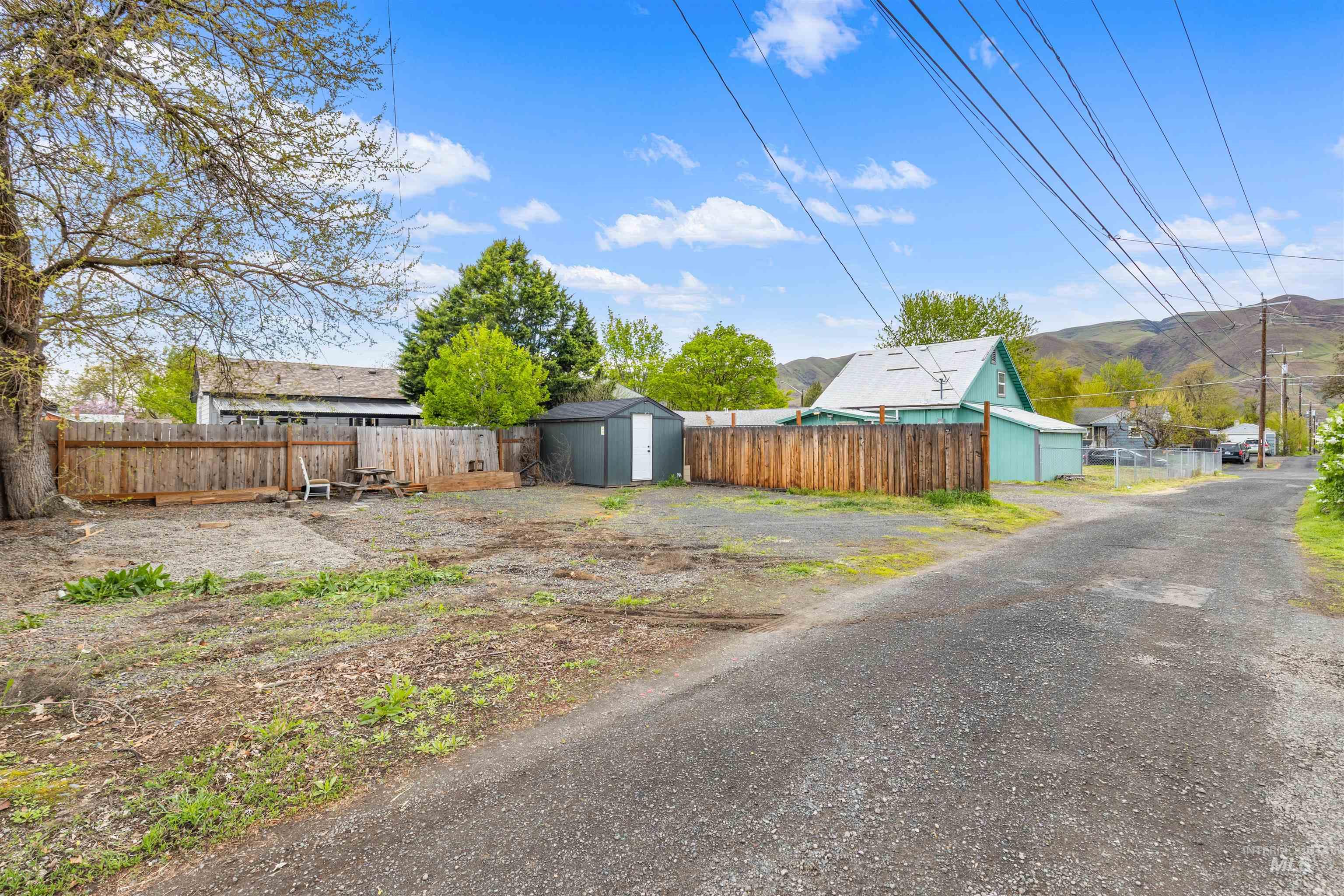 609 10th St, Clarkston, Washington 99403, 2 Bedrooms, 2 Bathrooms, Residential For Sale, Price $249,999, 98982437