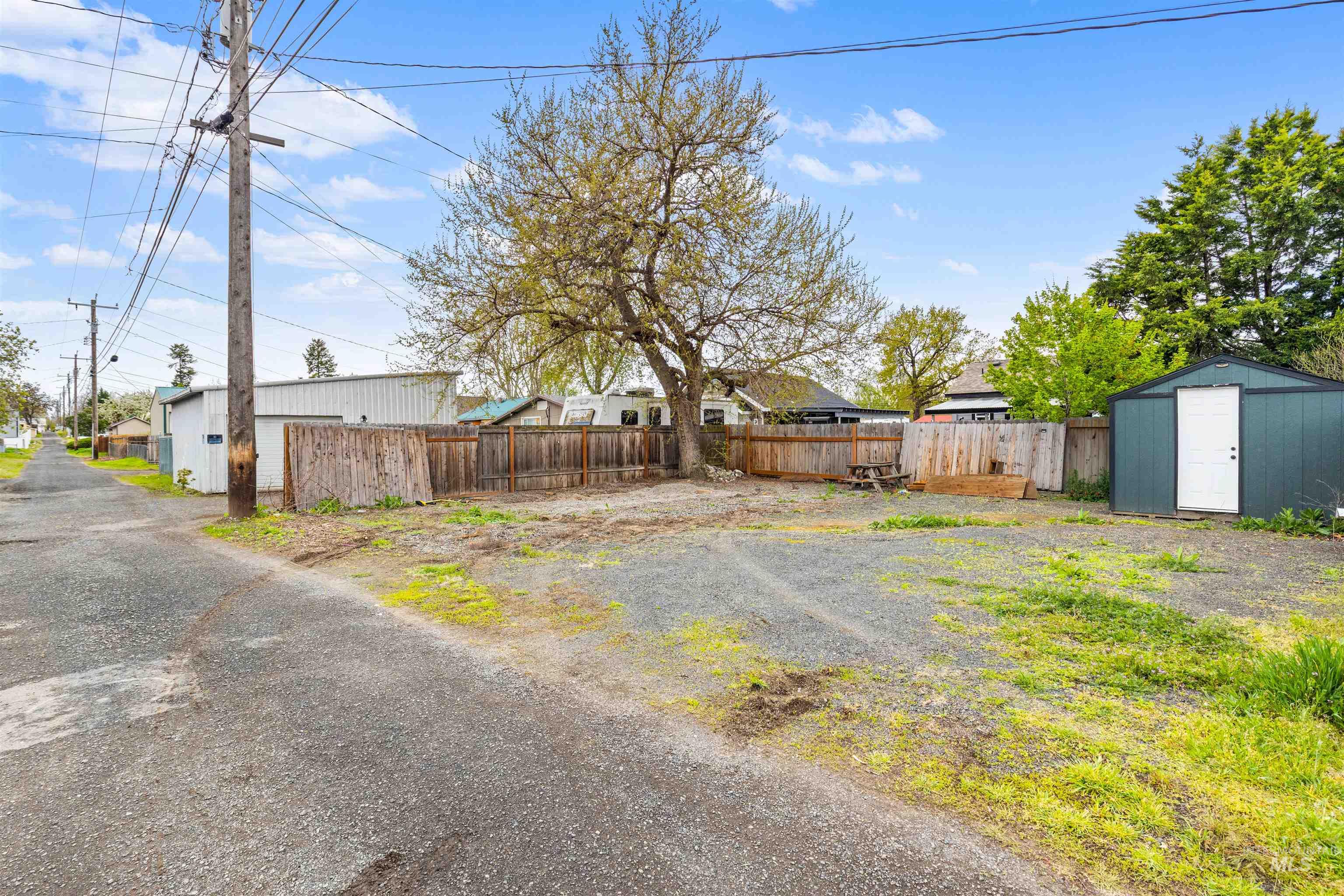 609 10th St, Clarkston, Washington 99403, 2 Bedrooms, 2 Bathrooms, Residential For Sale, Price $249,999, 98982437