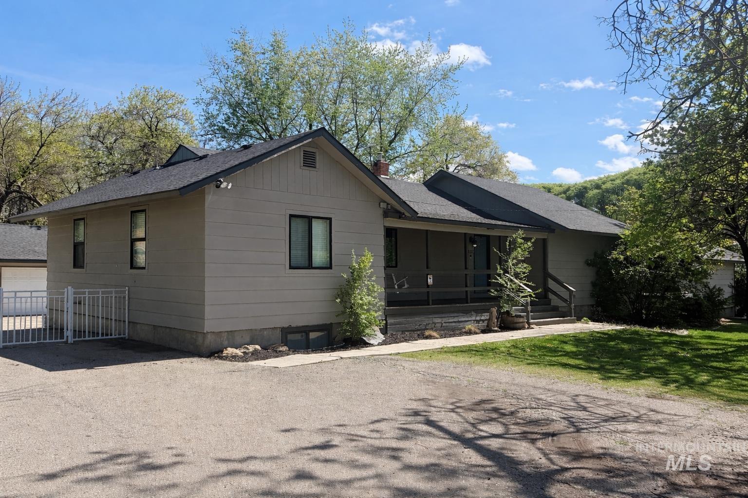 1132 S Powerline Rd, Nampa, Idaho 83686-5625, 4 Bedrooms, 2.5 Bathrooms, Residential For Sale, Price $595,000,MLS 98982438