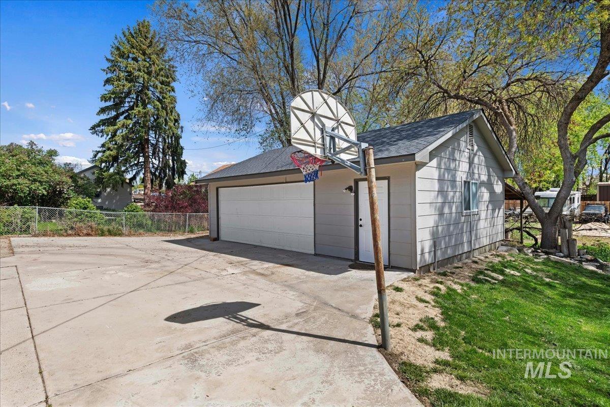 1132 S Powerline Rd, Nampa, Idaho 83686-5625, 4 Bedrooms, 2.5 Bathrooms, Residential For Sale, Price $595,000,MLS 98982438