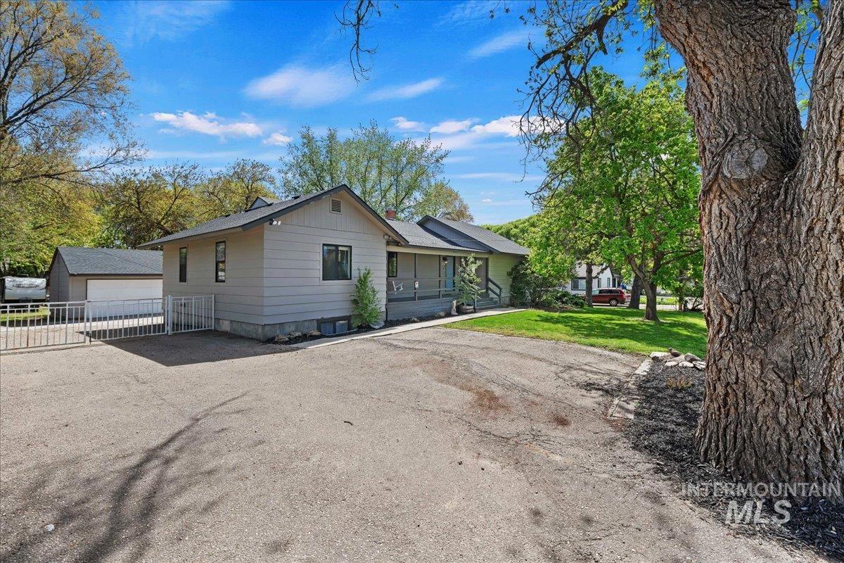 1132 S Powerline Rd, Nampa, Idaho 83686-5625, 4 Bedrooms, 2.5 Bathrooms, Residential For Sale, Price $595,000,MLS 98982438