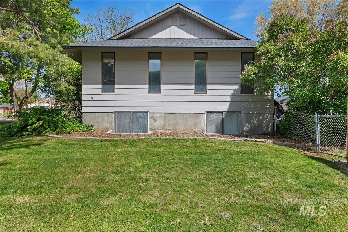 1132 S Powerline Rd, Nampa, Idaho 83686-5625, 4 Bedrooms, 2.5 Bathrooms, Residential For Sale, Price $595,000,MLS 98982438