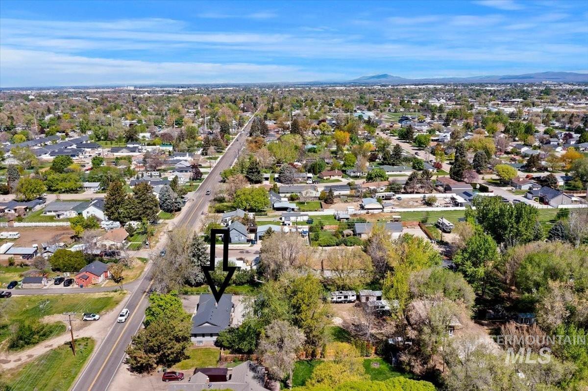 1132 S Powerline Rd, Nampa, Idaho 83686-5625, 4 Bedrooms, 2.5 Bathrooms, Residential For Sale, Price $595,000,MLS 98982438