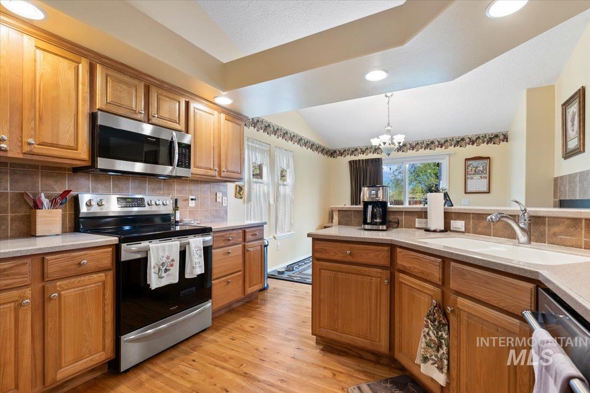 6424 Ustick Road, Nampa, Idaho 83687-8104, 4 Bedrooms, 3 Bathrooms, Residential For Sale, Price $749,900, 98982446