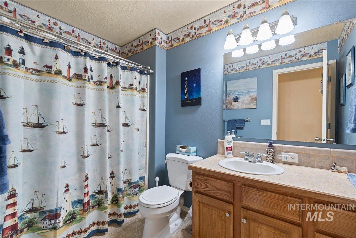 6424 Ustick Road, Nampa, Idaho 83687-8104, 4 Bedrooms, 3 Bathrooms, Residential For Sale, Price $749,900, 98982446