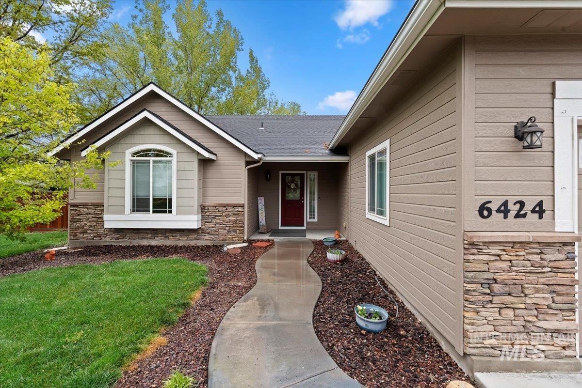 6424 Ustick Road, Nampa, Idaho 83687-8104, 4 Bedrooms, 3 Bathrooms, Residential For Sale, Price $749,900, 98982446