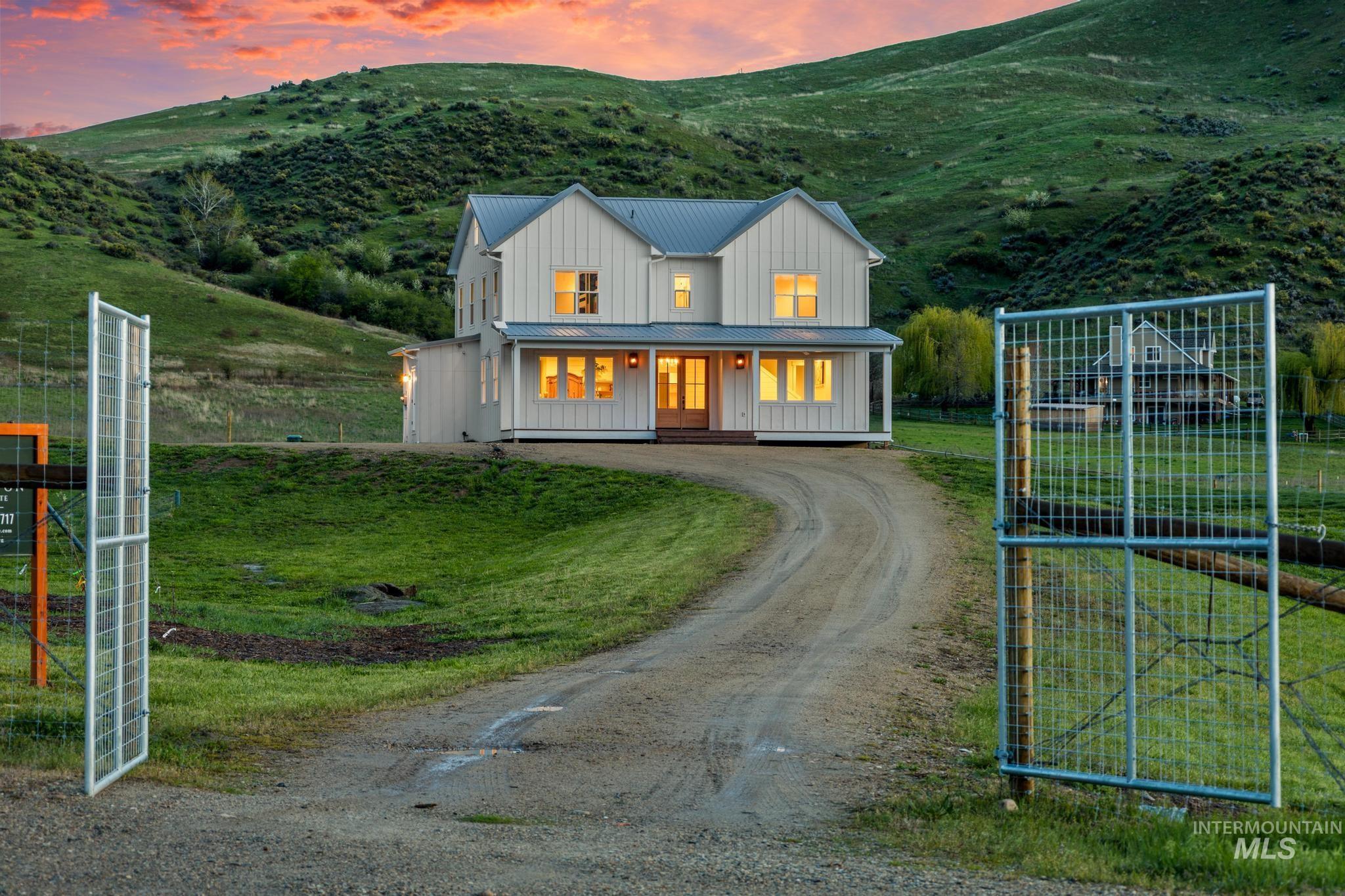 47 Faull Ranch Dr, Horseshoe Bend, Idaho 83629, 3 Bedrooms, 2.5 Bathrooms, Residential For Sale, Price $979,000, 98982450