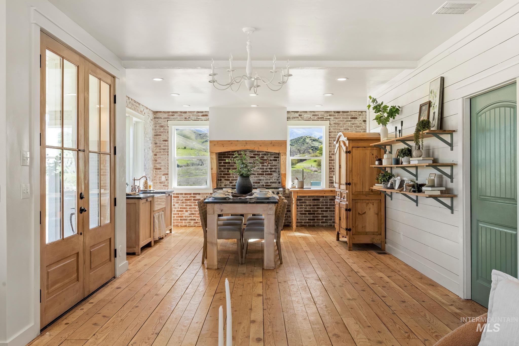 47 Faull Ranch Dr, Horseshoe Bend, Idaho 83629, 3 Bedrooms, 2.5 Bathrooms, Residential For Sale, Price $979,000, 98982450