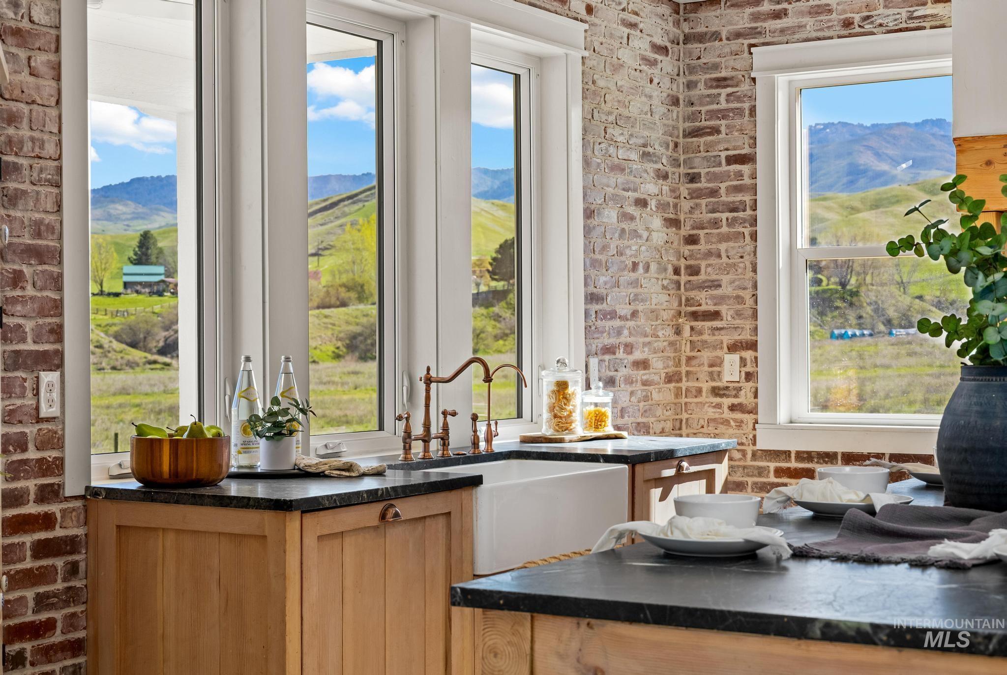 47 Faull Ranch Dr, Horseshoe Bend, Idaho 83629, 3 Bedrooms, 2.5 Bathrooms, Residential For Sale, Price $979,000, 98982450