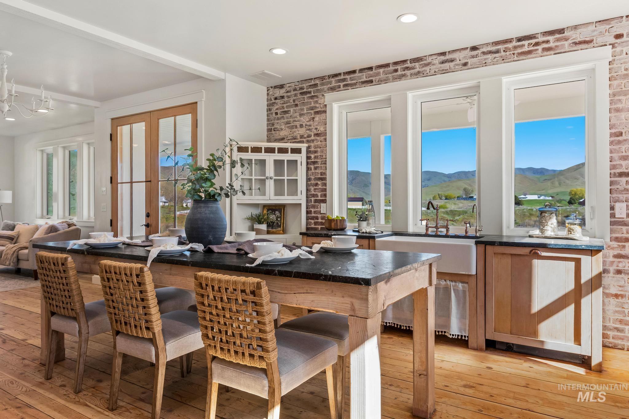 47 Faull Ranch Dr, Horseshoe Bend, Idaho 83629, 3 Bedrooms, 2.5 Bathrooms, Residential For Sale, Price $979,000, 98982450