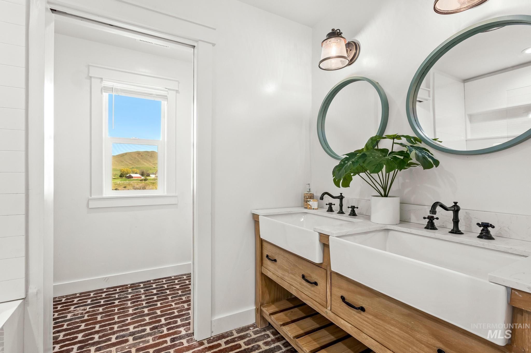 47 Faull Ranch Dr, Horseshoe Bend, Idaho 83629, 3 Bedrooms, 2.5 Bathrooms, Residential For Sale, Price $979,000, 98982450