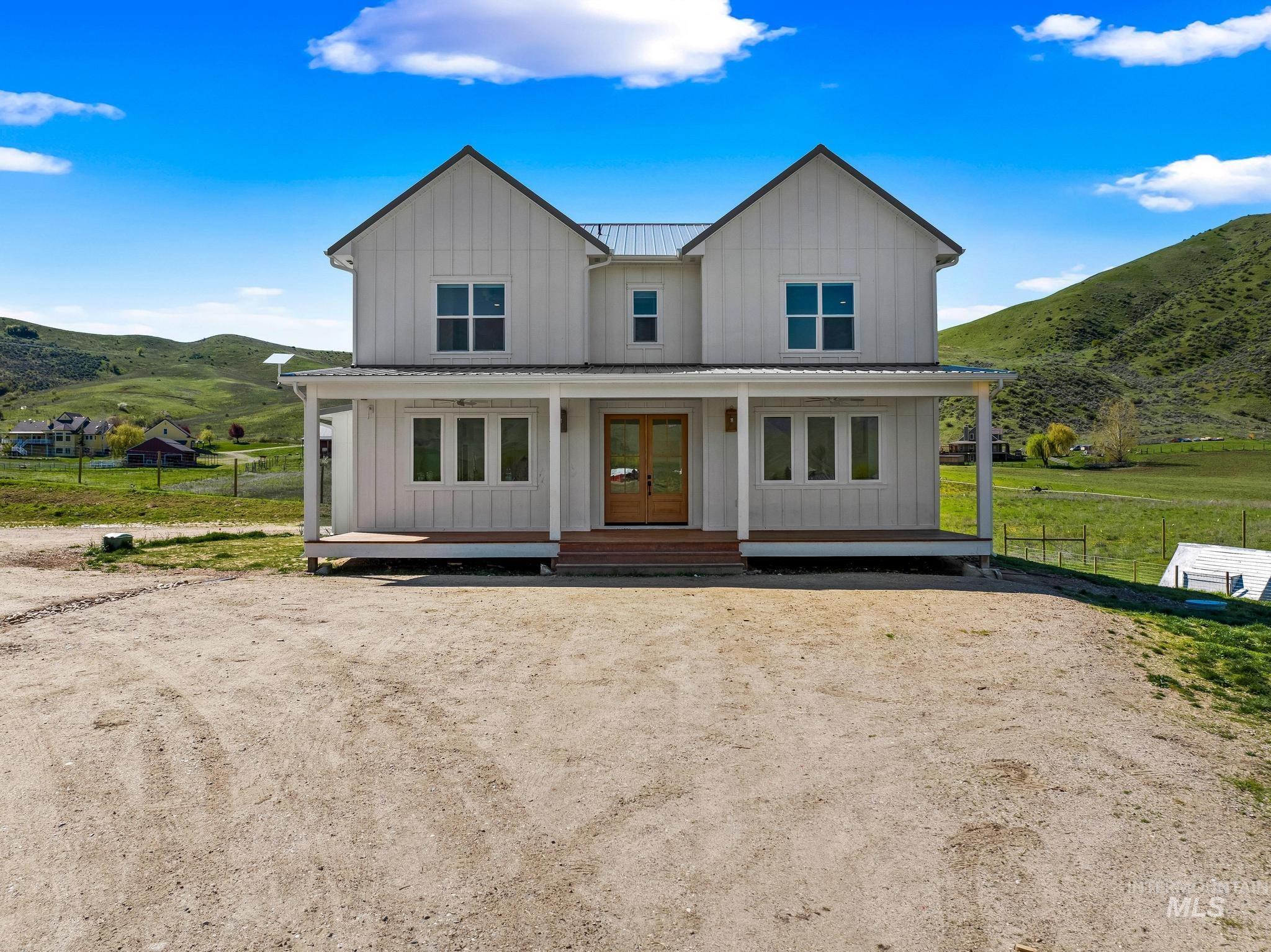 47 Faull Ranch Dr, Horseshoe Bend, Idaho 83629, 3 Bedrooms, 2.5 Bathrooms, Residential For Sale, Price $979,000, 98982450