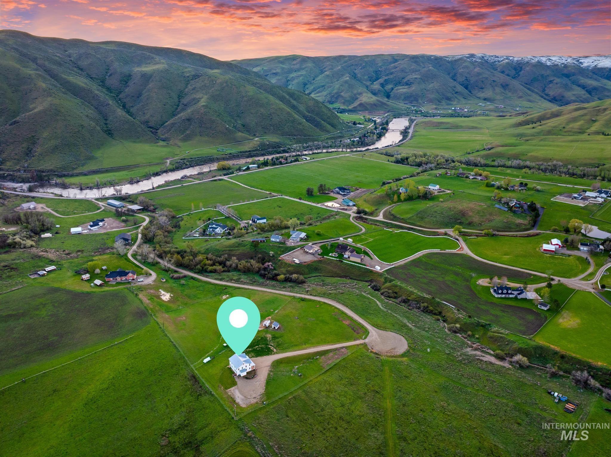 47 Faull Ranch Dr, Horseshoe Bend, Idaho 83629, 3 Bedrooms, 2.5 Bathrooms, Residential For Sale, Price $979,000, 98982450