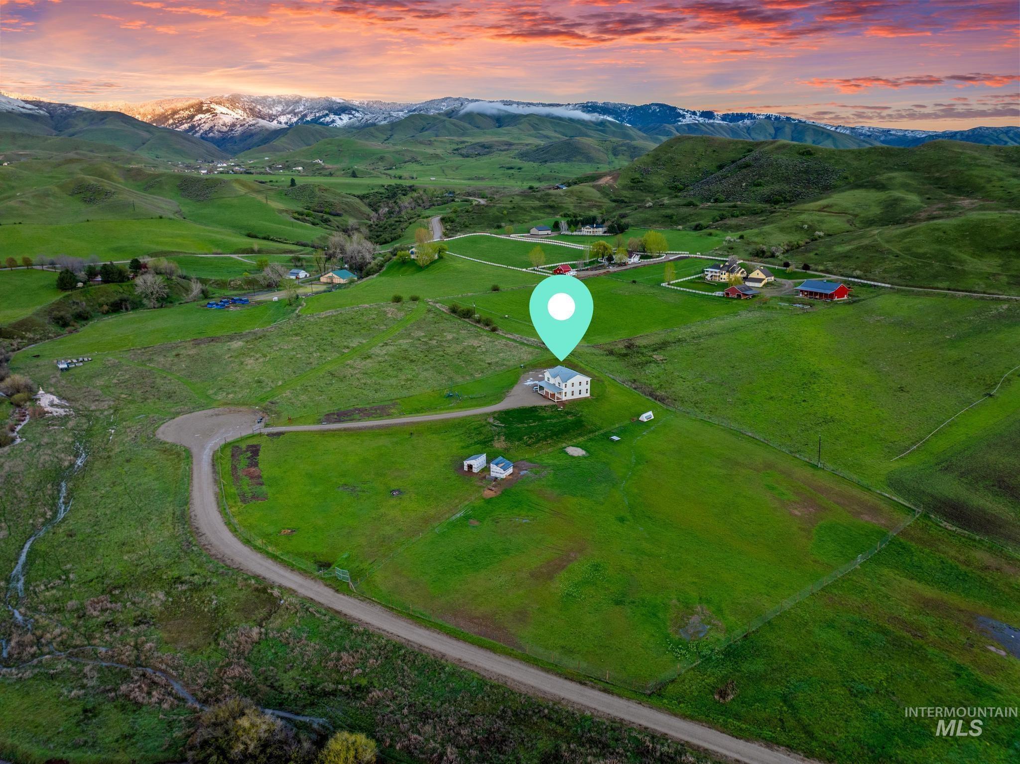 47 Faull Ranch Dr, Horseshoe Bend, Idaho 83629, 3 Bedrooms, 2.5 Bathrooms, Residential For Sale, Price $979,000, 98982450