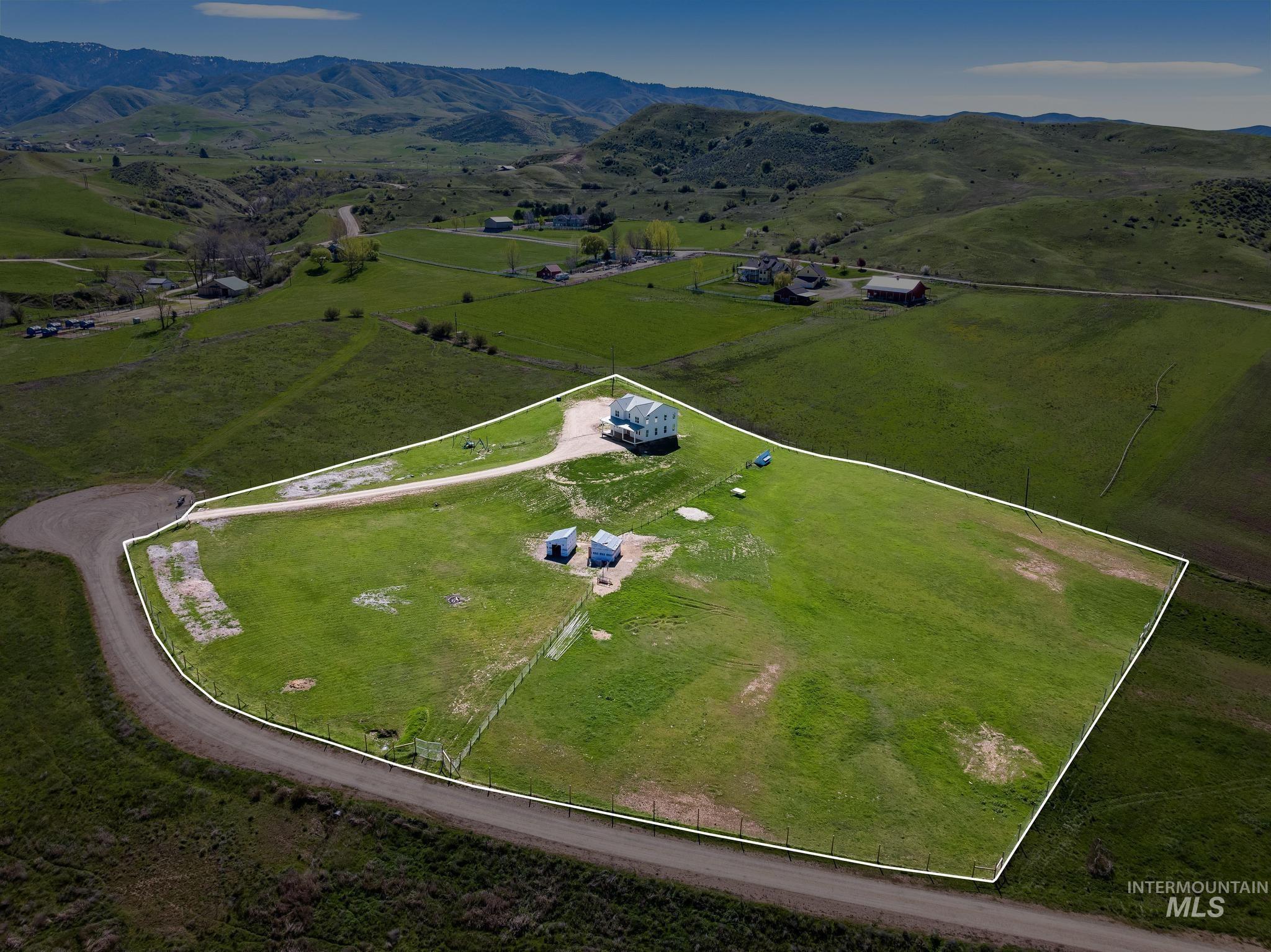 47 Faull Ranch Dr, Horseshoe Bend, Idaho 83629, 3 Bedrooms, 2.5 Bathrooms, Residential For Sale, Price $979,000, 98982450