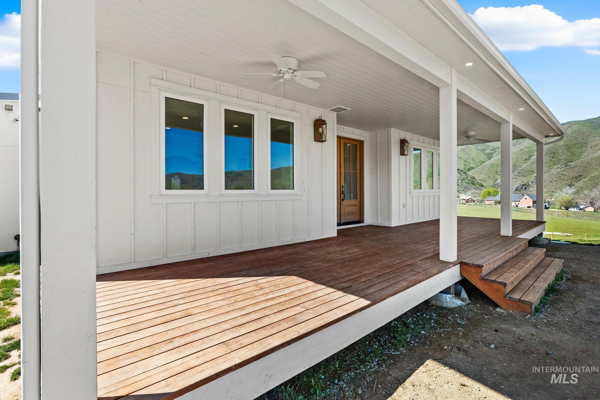 47 Faull Ranch Dr, Horseshoe Bend, Idaho 83629, 3 Bedrooms, 2.5 Bathrooms, Residential For Sale, Price $979,000, 98982450