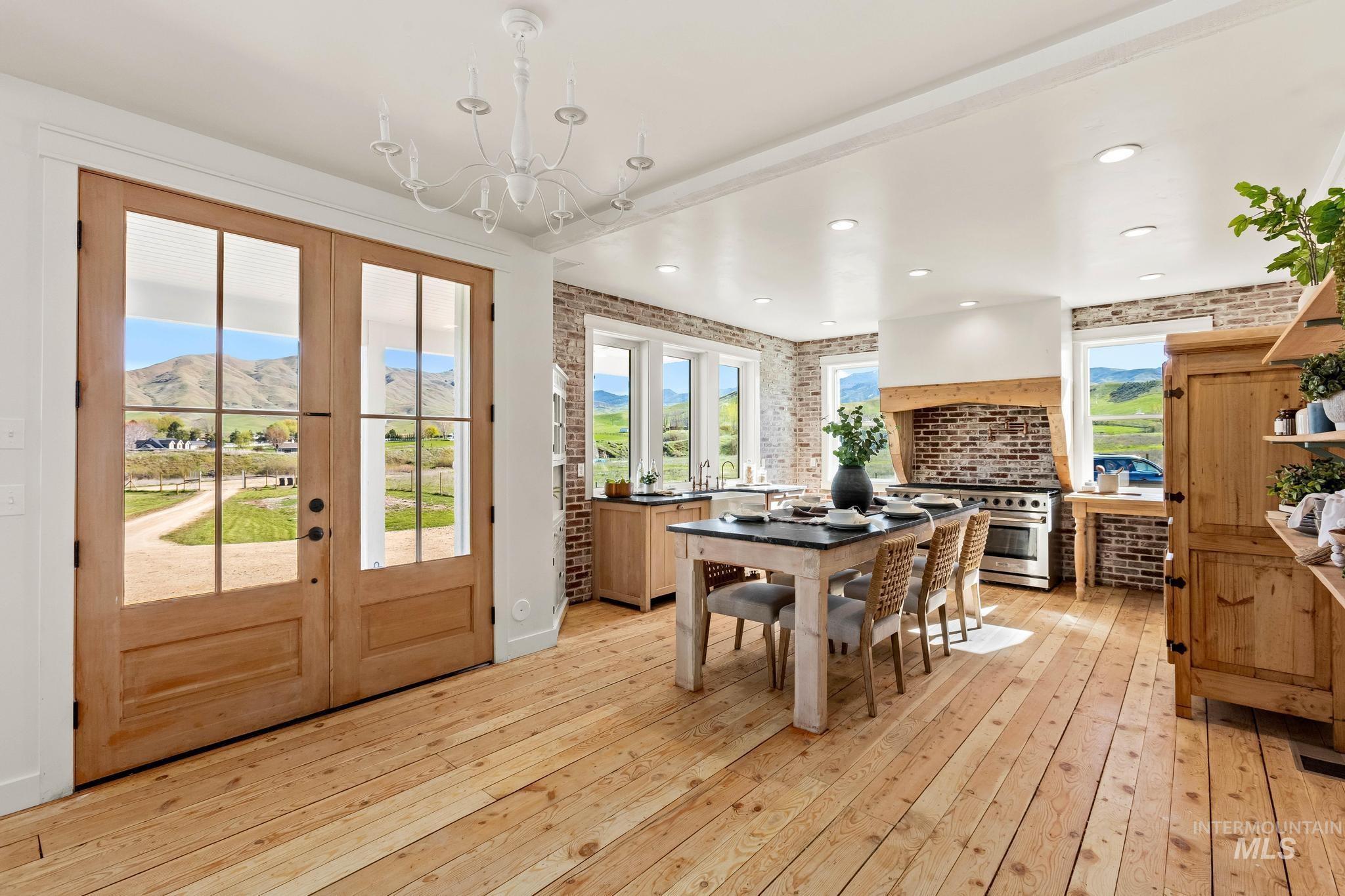 47 Faull Ranch Dr, Horseshoe Bend, Idaho 83629, 3 Bedrooms, 2.5 Bathrooms, Residential For Sale, Price $979,000, 98982450