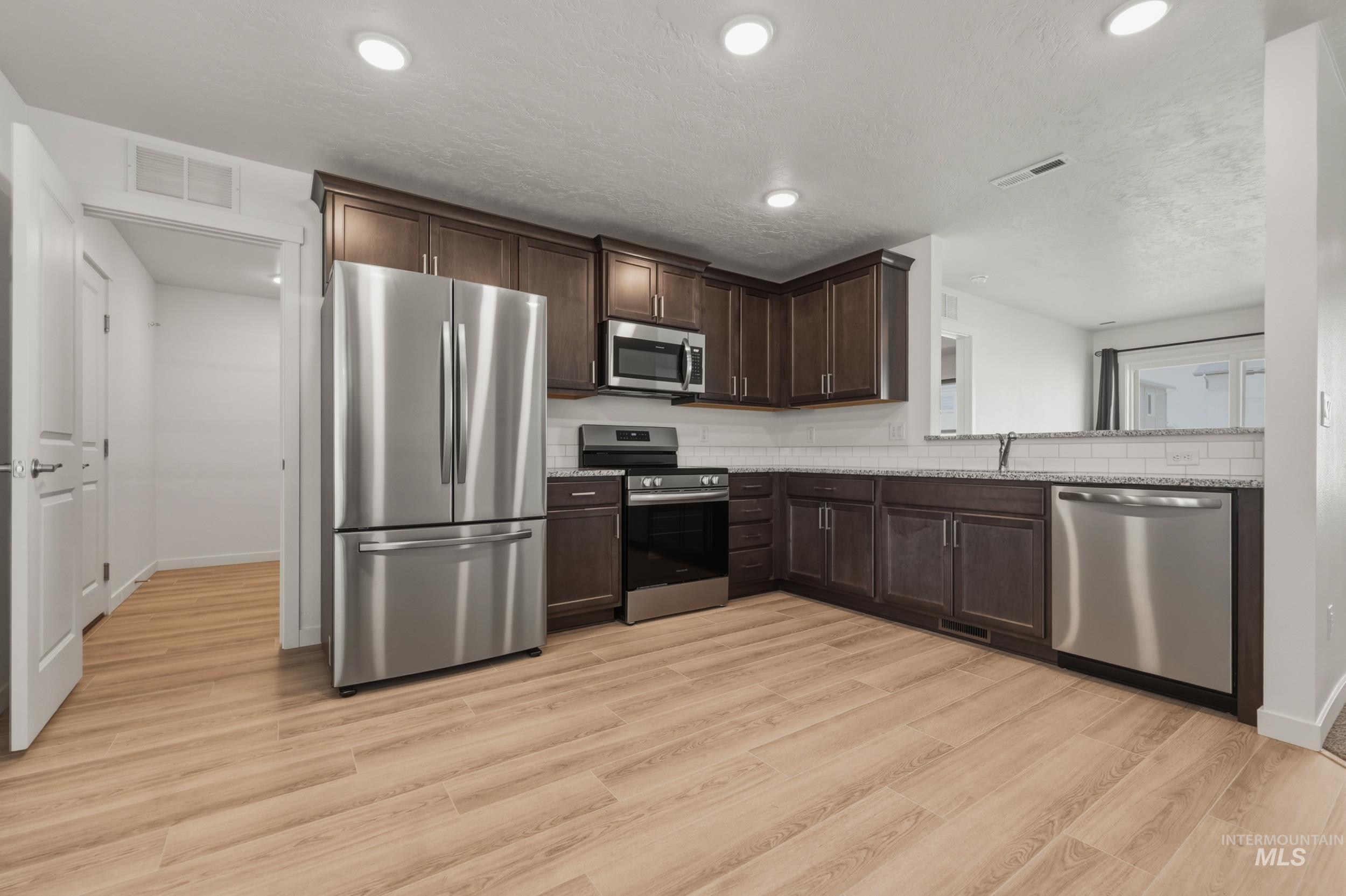 12320 Shadow River St, Caldwell, Idaho 83607, 3 Bedrooms, 2 Bathrooms, Residential For Sale, Price $363,000, 98982461