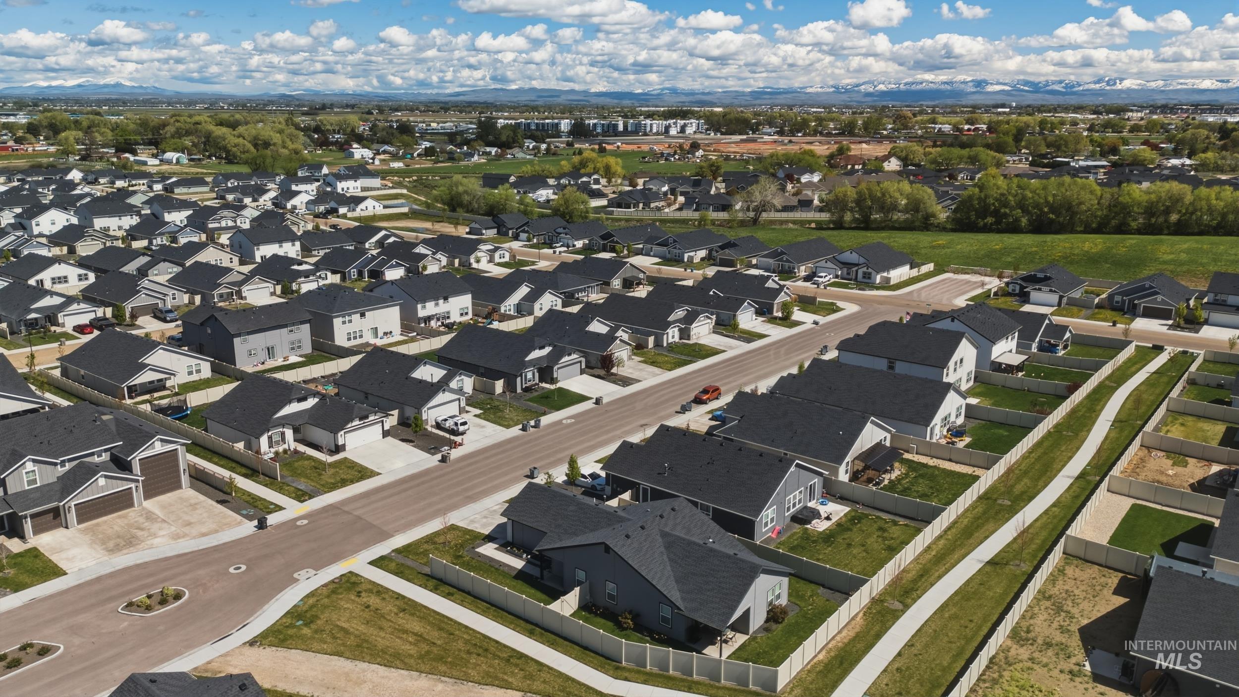 12320 Shadow River St, Caldwell, Idaho 83607, 3 Bedrooms, 2 Bathrooms, Residential For Sale, Price $363,000, 98982461