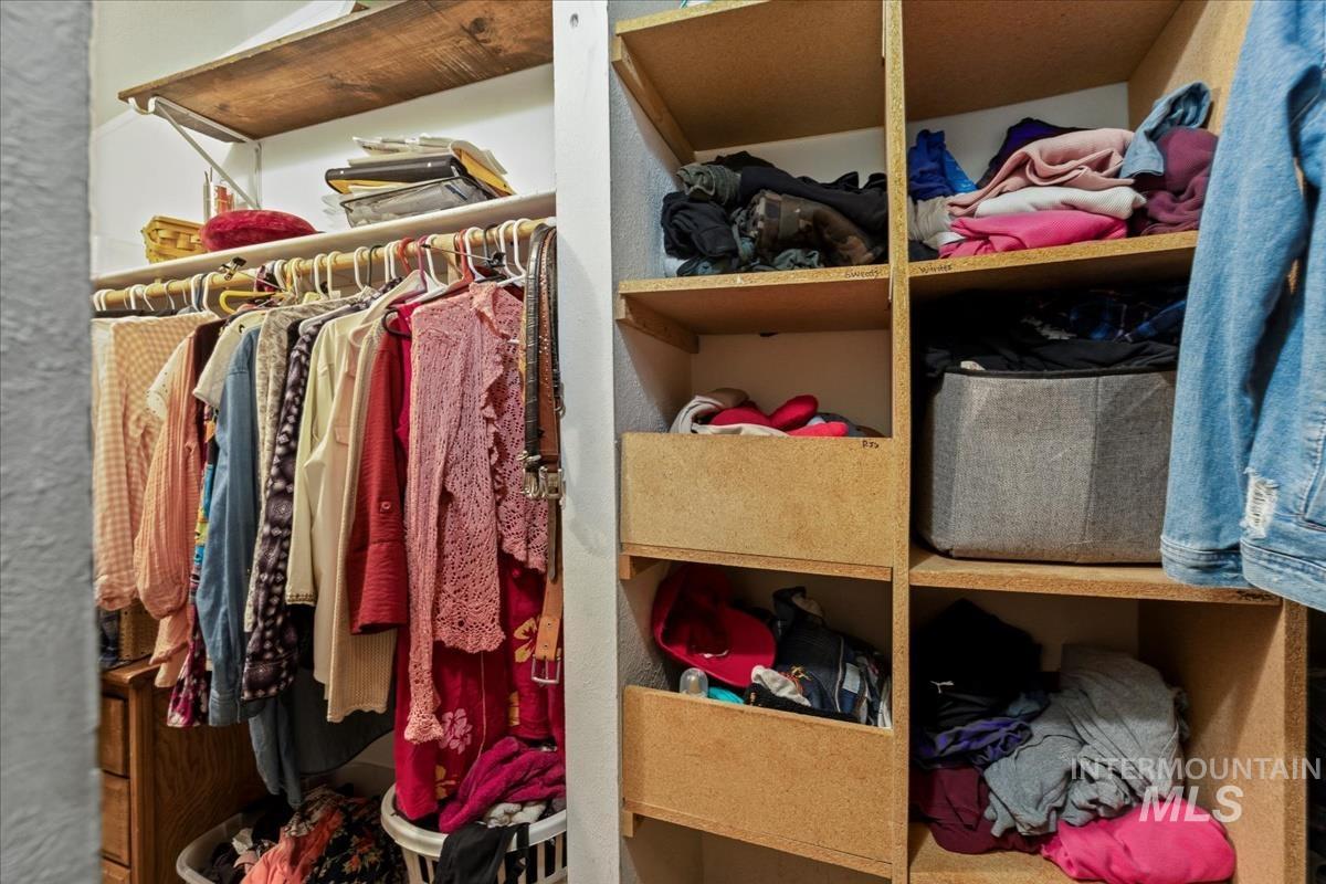 29 Rising Ln, Cascade, Idaho 83611, 3 Bedrooms, 2 Bathrooms, Residential For Sale, Price $525,000, 98982462