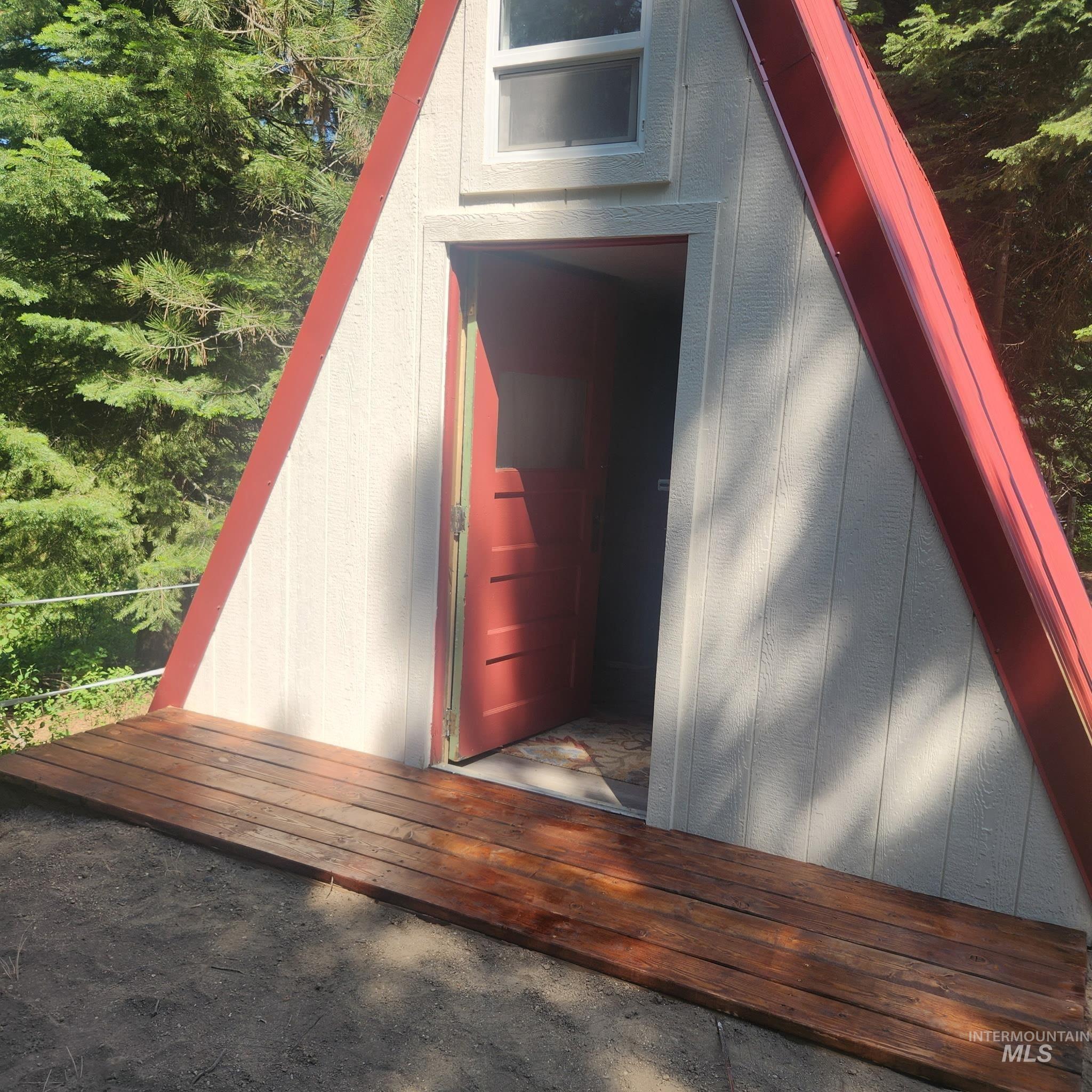 29 Rising Ln, Cascade, Idaho 83611, 3 Bedrooms, 2 Bathrooms, Residential For Sale, Price $525,000, 98982462