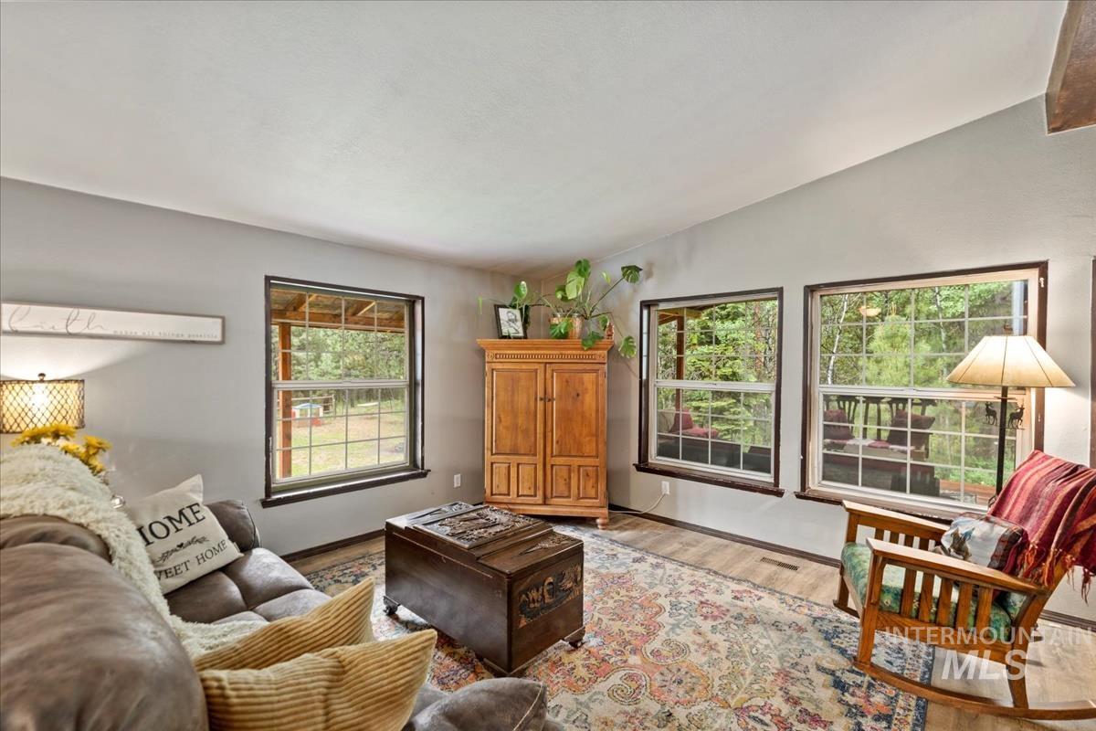 29 Rising Ln, Cascade, Idaho 83611, 3 Bedrooms, 2 Bathrooms, Residential For Sale, Price $525,000, 98982462