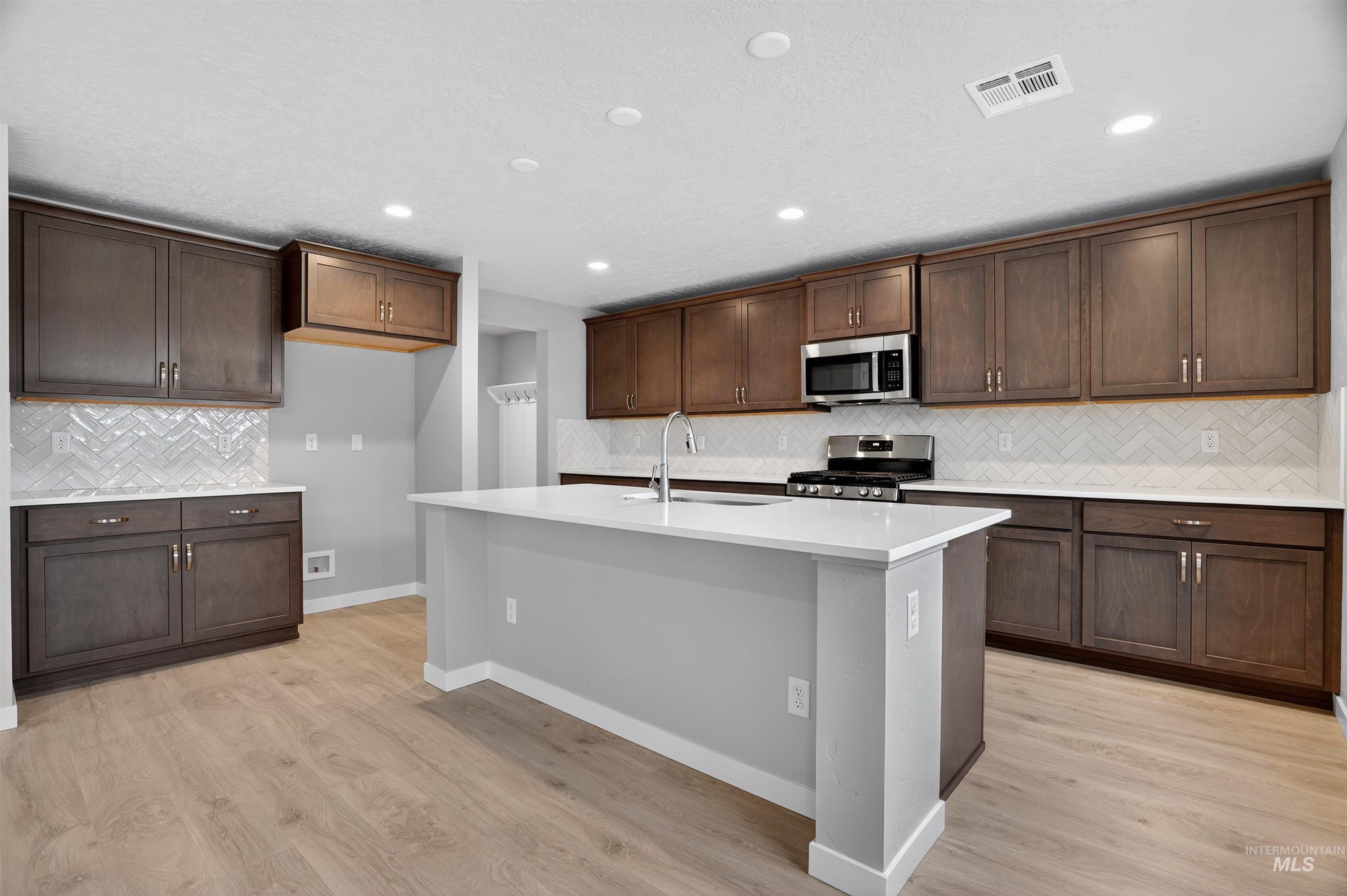 19317 Snowyside Way, Caldwell, Idaho 83605, 4 Bedrooms, 2.5 Bathrooms, Residential For Sale, Price $499,990, 98982464