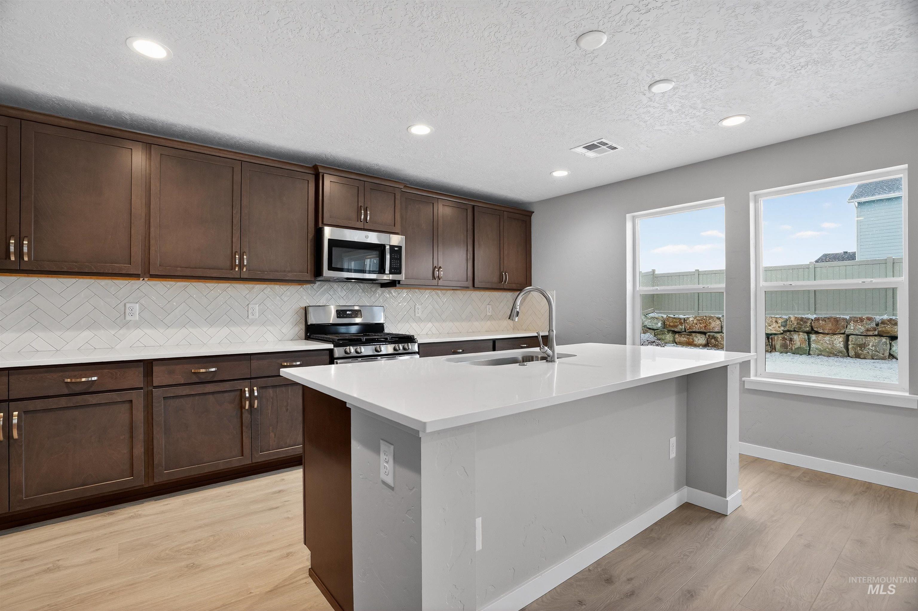 19317 Snowyside Way, Caldwell, Idaho 83605, 4 Bedrooms, 2.5 Bathrooms, Residential For Sale, Price $499,990, 98982464