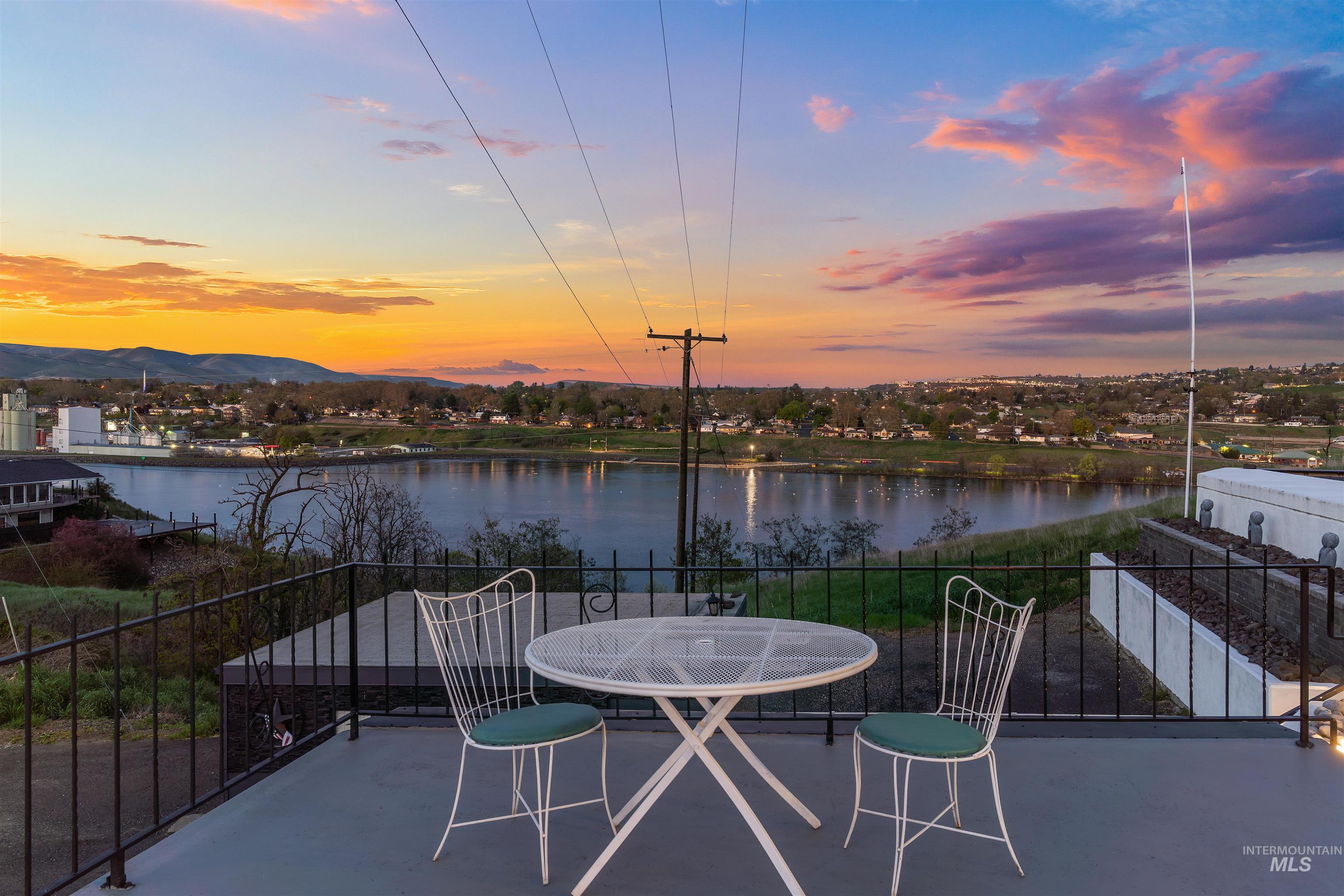 303 Highland Ave, Clarkston, Washington 99403, 4 Bedrooms, 2.5 Bathrooms, Residential For Sale, Price $450,000, 98982466