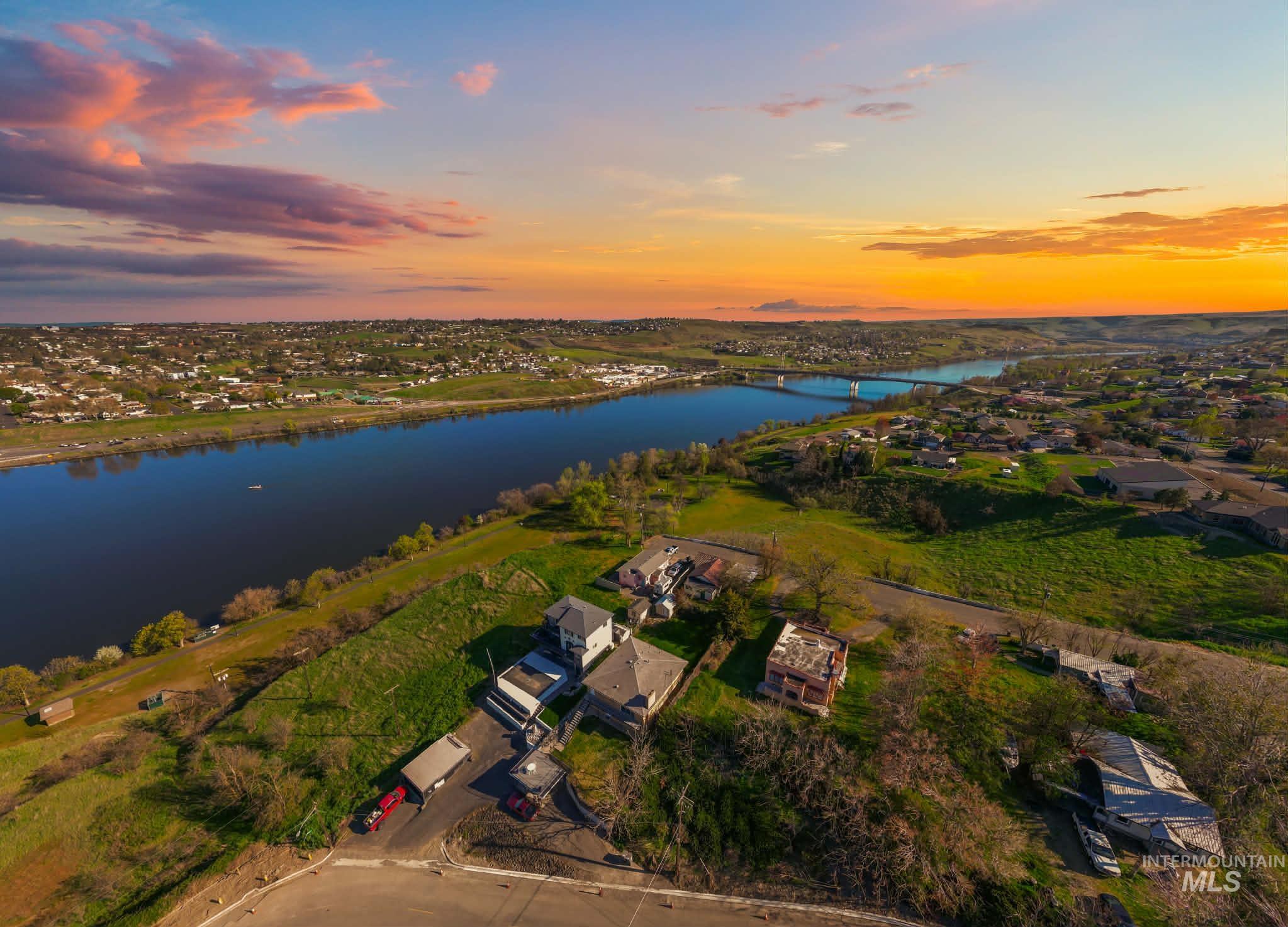 303 Highland Ave, Clarkston, Washington 99403, 4 Bedrooms, 2.5 Bathrooms, Residential For Sale, Price $450,000, 98982466