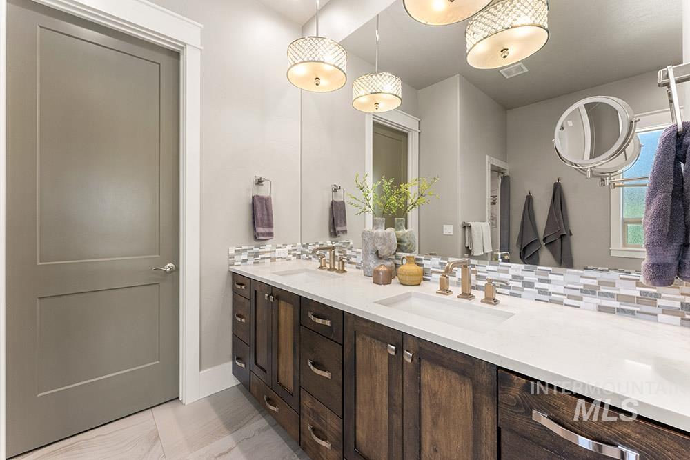 2871 S Fox Run Avenue, Eagle, Idaho 83616, 3 Bedrooms, 2.5 Bathrooms, Residential For Sale, Price $925,000, 98982468