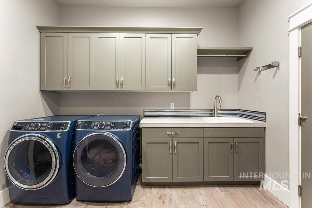 2871 S Fox Run Avenue, Eagle, Idaho 83616, 3 Bedrooms, 2.5 Bathrooms, Residential For Sale, Price $925,000, 98982468