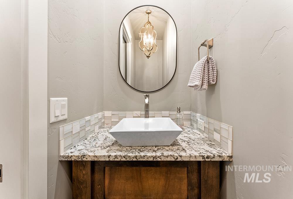 2871 S Fox Run Avenue, Eagle, Idaho 83616, 3 Bedrooms, 2.5 Bathrooms, Residential For Sale, Price $925,000, 98982468