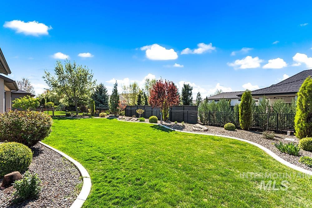 2871 S Fox Run Avenue, Eagle, Idaho 83616, 3 Bedrooms, 2.5 Bathrooms, Residential For Sale, Price $925,000, 98982468