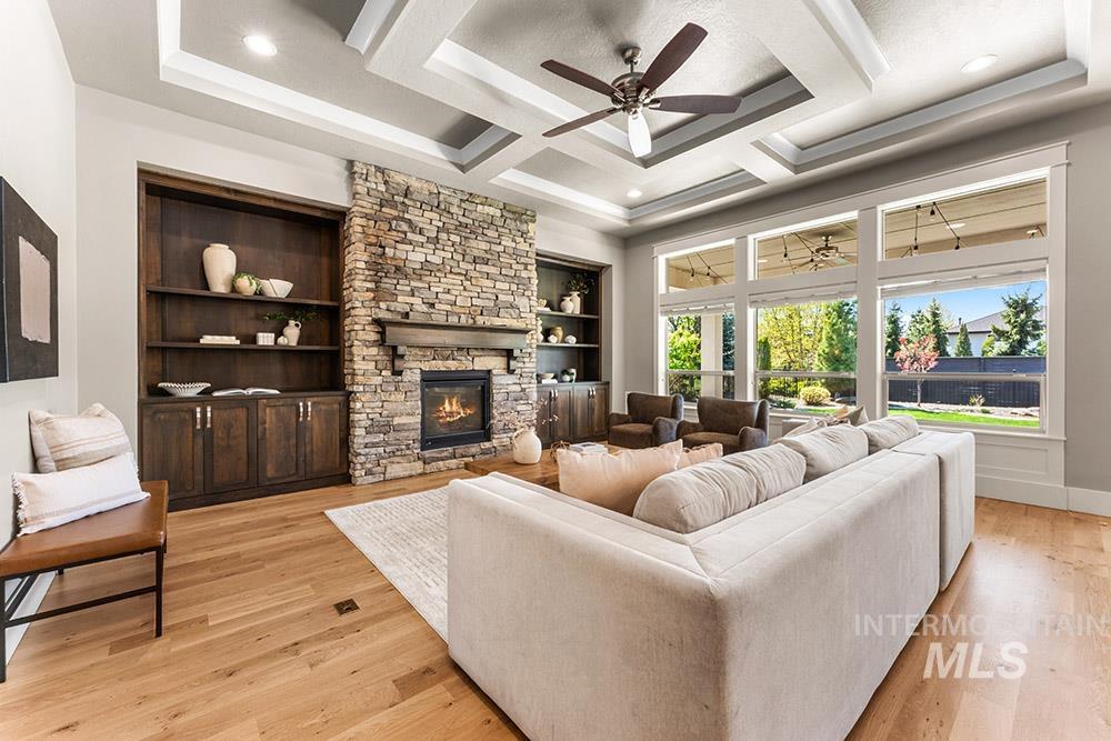 2871 S Fox Run Avenue, Eagle, Idaho 83616, 3 Bedrooms, 2.5 Bathrooms, Residential For Sale, Price $925,000, 98982468