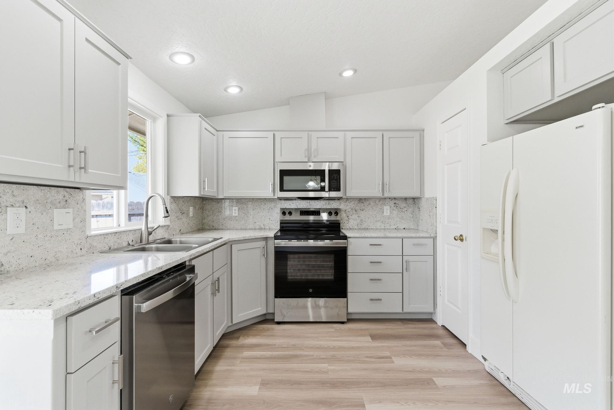 718 W Redwood Ln, Nampa, Idaho 83651, 3 Bedrooms, 2 Bathrooms, Residential For Sale, Price $350,000, 98982469