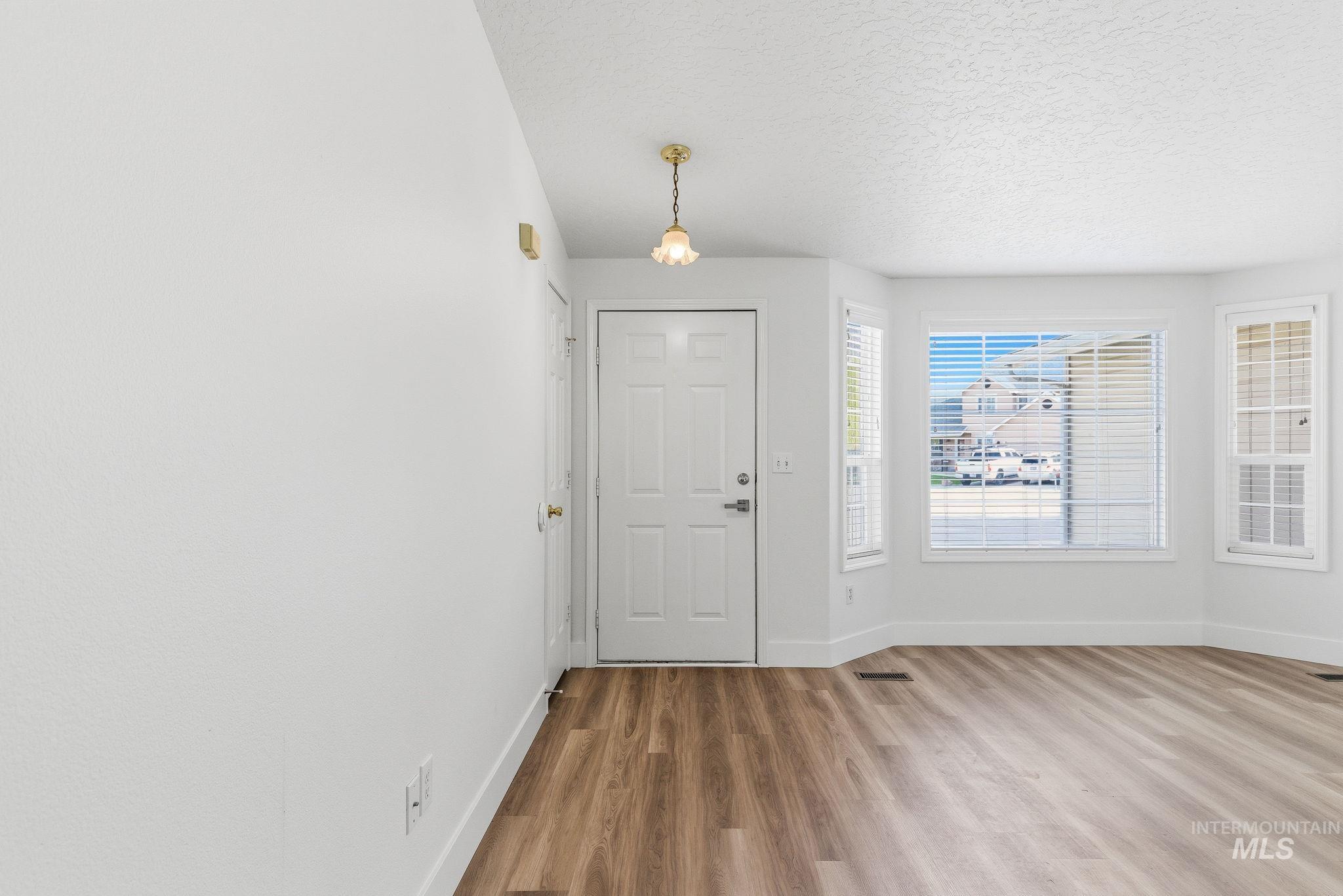 718 W Redwood Ln, Nampa, Idaho 83651, 3 Bedrooms, 2 Bathrooms, Residential For Sale, Price $350,000, 98982469