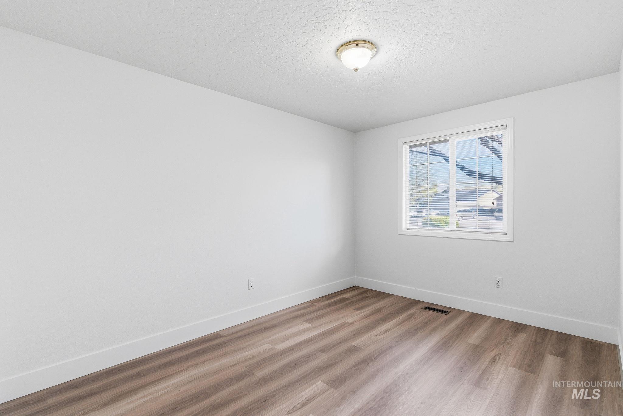 718 W Redwood Ln, Nampa, Idaho 83651, 3 Bedrooms, 2 Bathrooms, Residential For Sale, Price $350,000, 98982469