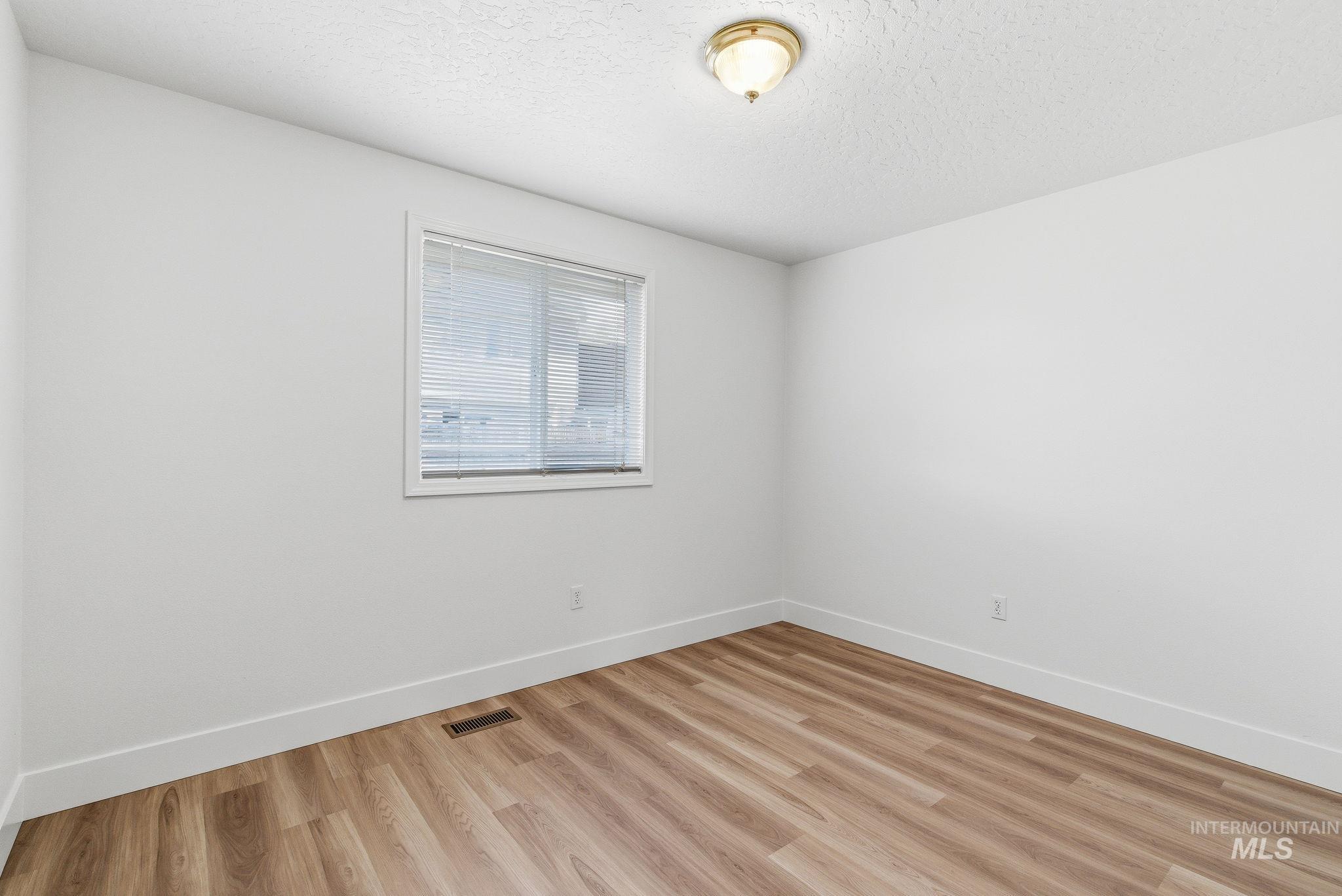 718 W Redwood Ln, Nampa, Idaho 83651, 3 Bedrooms, 2 Bathrooms, Residential For Sale, Price $350,000, 98982469