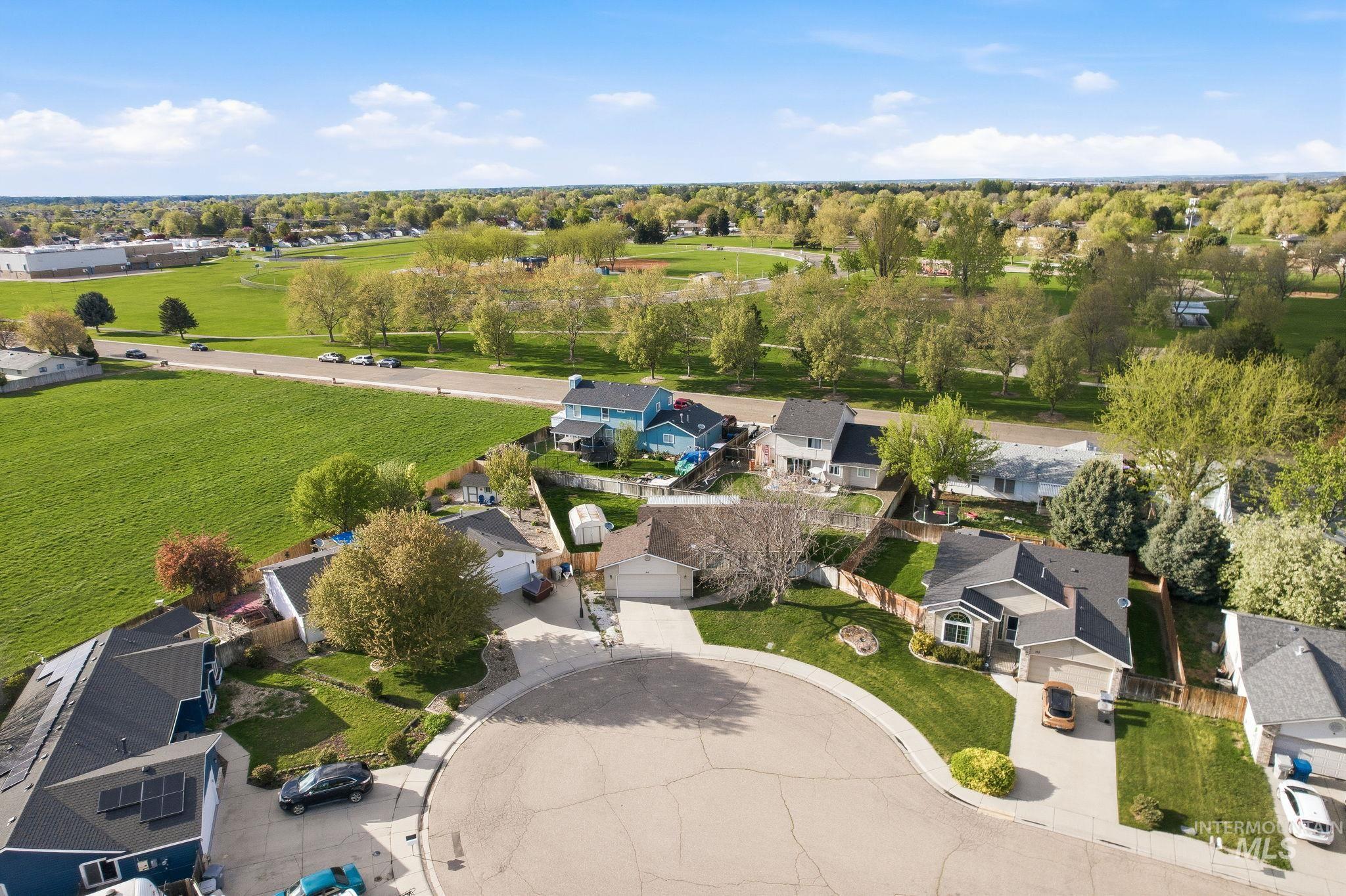 718 W Redwood Ln, Nampa, Idaho 83651, 3 Bedrooms, 2 Bathrooms, Residential For Sale, Price $350,000, 98982469