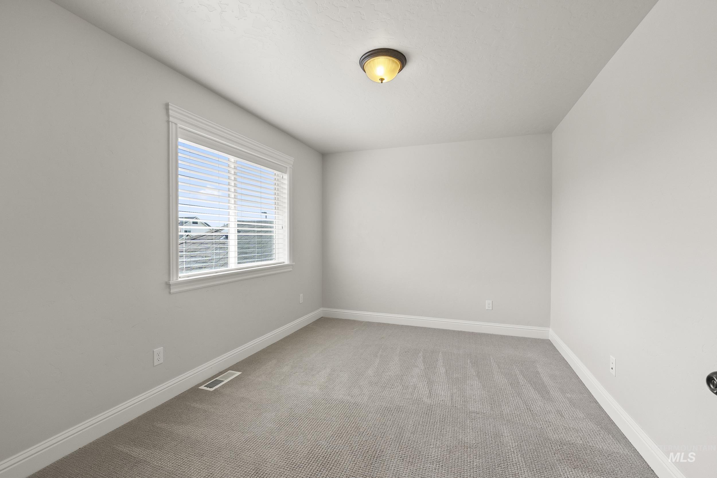 12660 S Miramonte Ave., Nampa, Idaho 83686, 5 Bedrooms, 3 Bathrooms, Residential For Sale, Price $600,000, 98982471