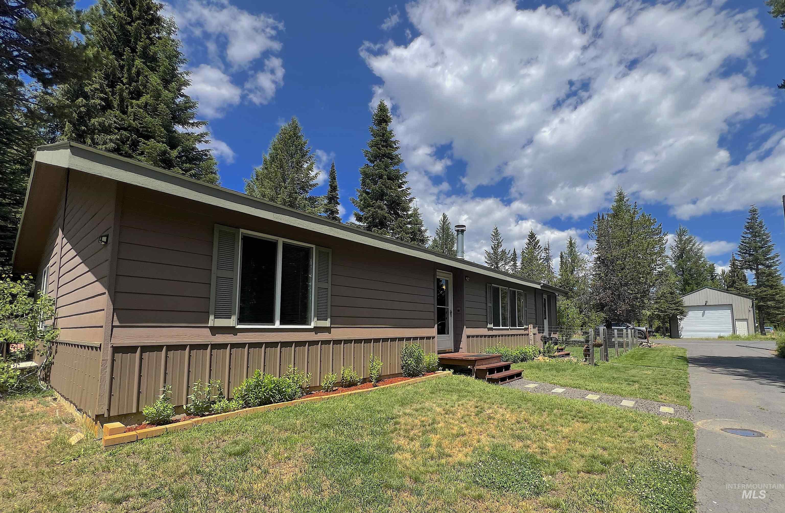 106 Forest Place, Donnelly, Idaho 83615, 3 Bedrooms, 2 Bathrooms, Residential For Sale, Price $599,000,MLS 98982472