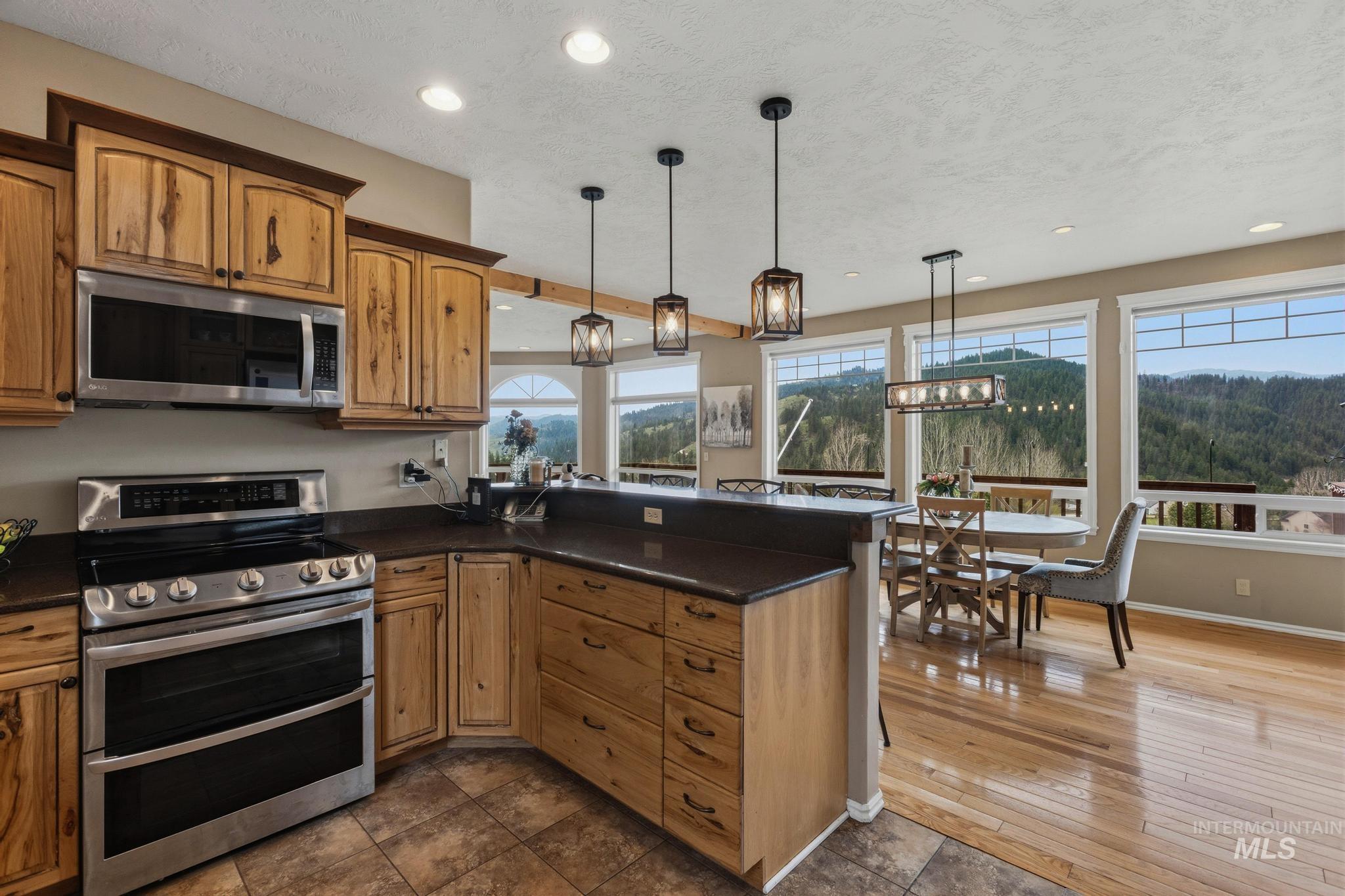 65 Peregrine Dr, Boise, Idaho 83716, 5 Bedrooms, 4 Bathrooms, Residential For Sale, Price $979,990, 98982474