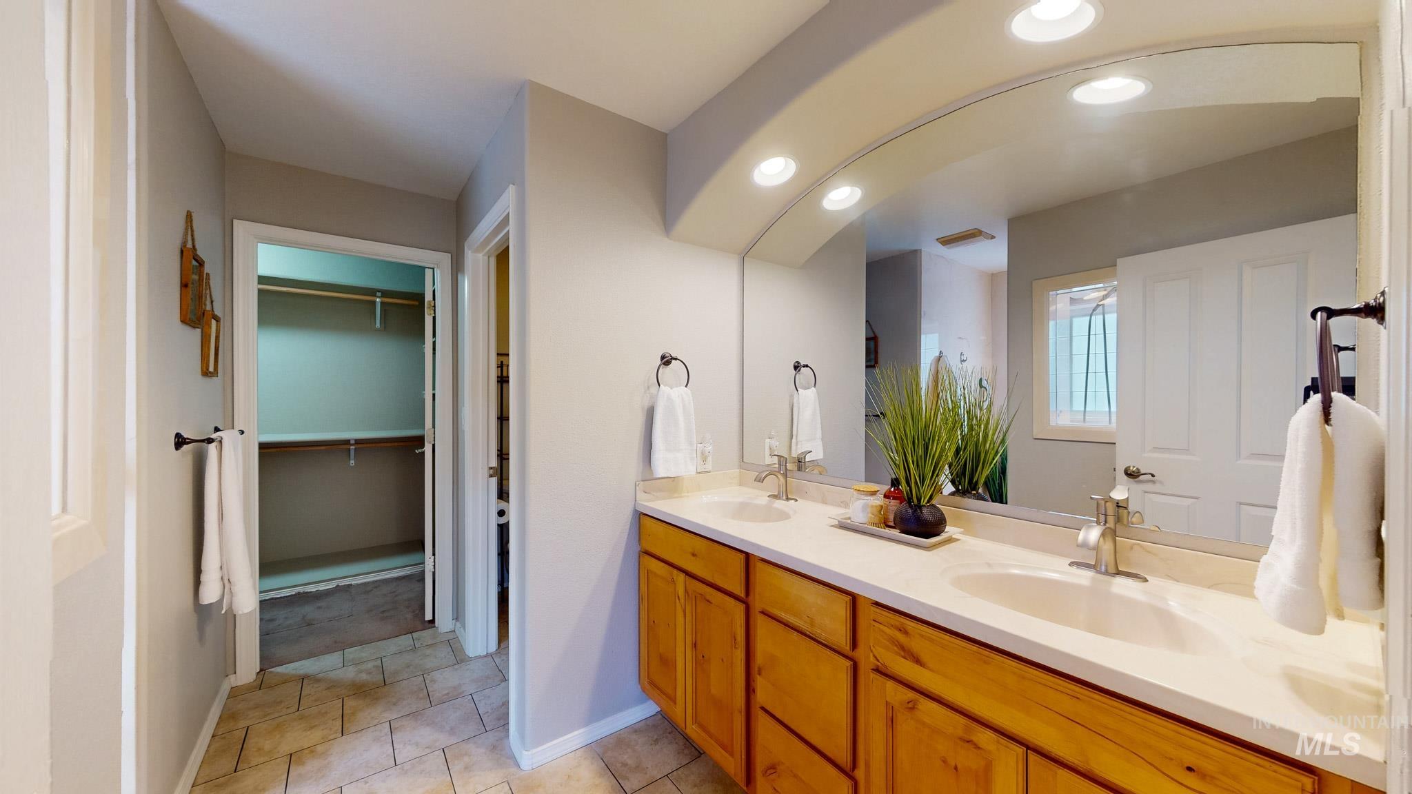 2520 E 3707 N, Twin Falls, Idaho 83301, 4 Bedrooms, 3 Bathrooms, Residential For Sale, Price $770,000, 98982478