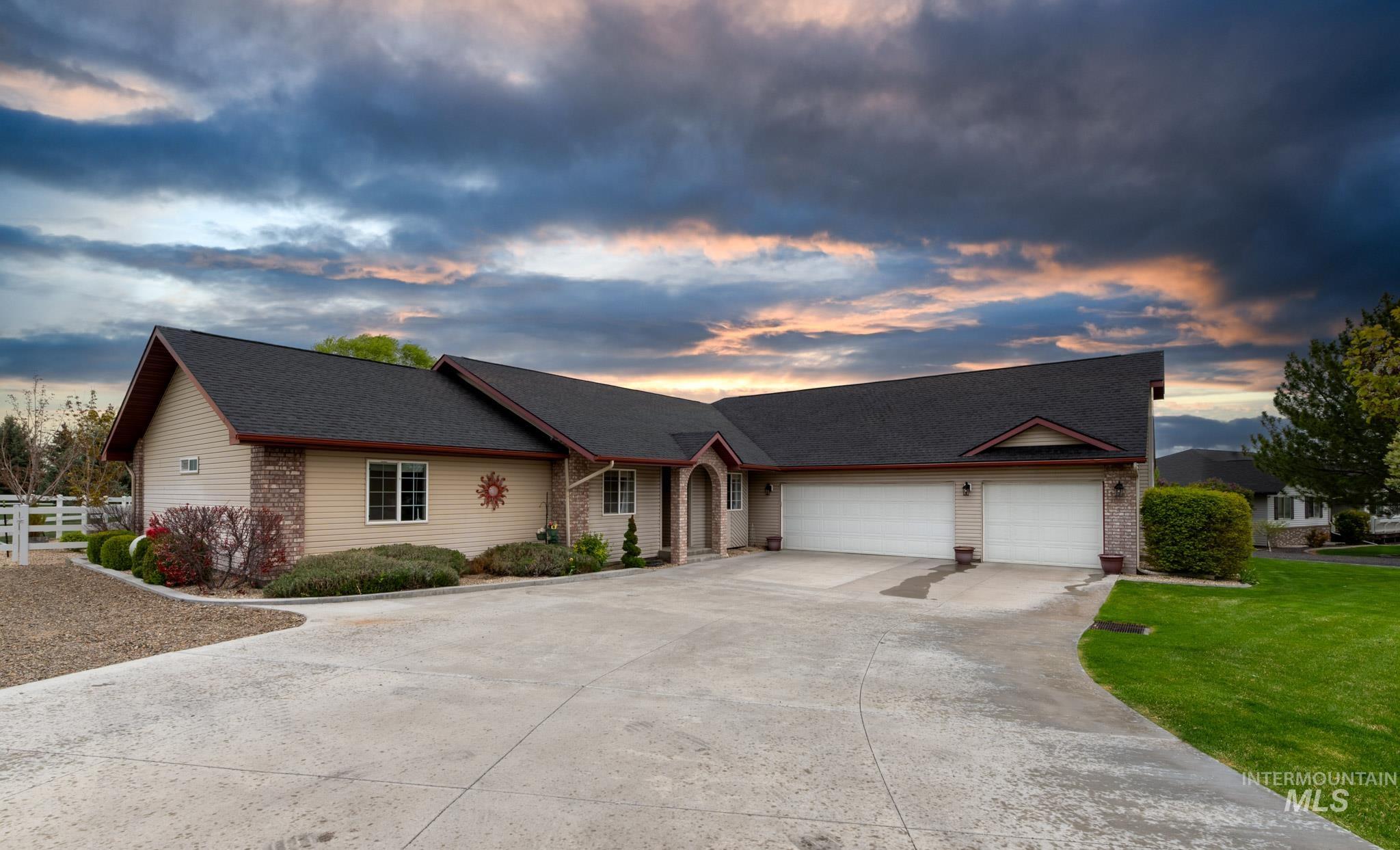 2520 E 3707 N, Twin Falls, Idaho 83301, 4 Bedrooms, 3 Bathrooms, Residential For Sale, Price $740,000,MLS 98982478