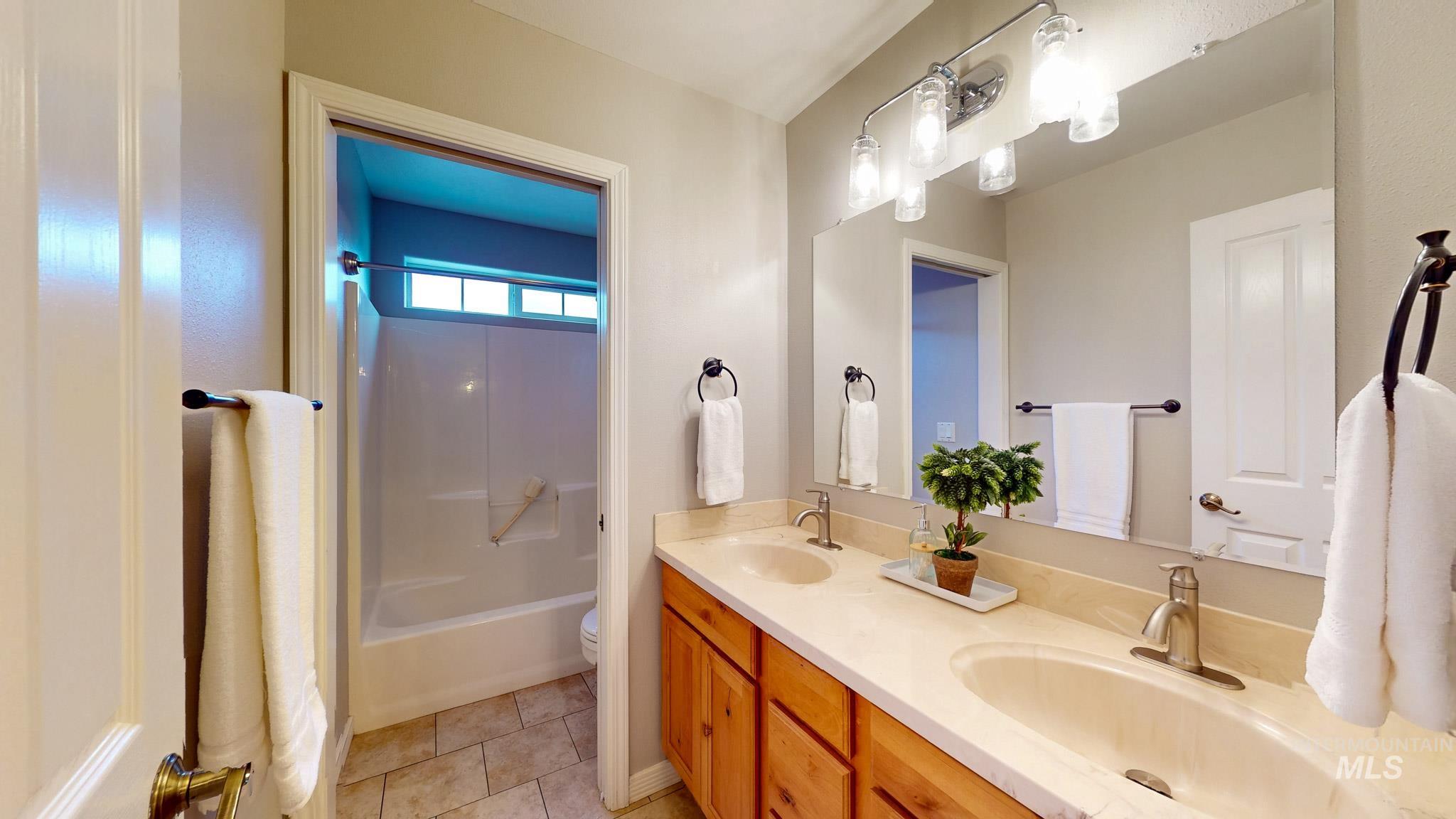2520 E 3707 N, Twin Falls, Idaho 83301, 4 Bedrooms, 3 Bathrooms, Residential For Sale, Price $740,000,MLS 98982478