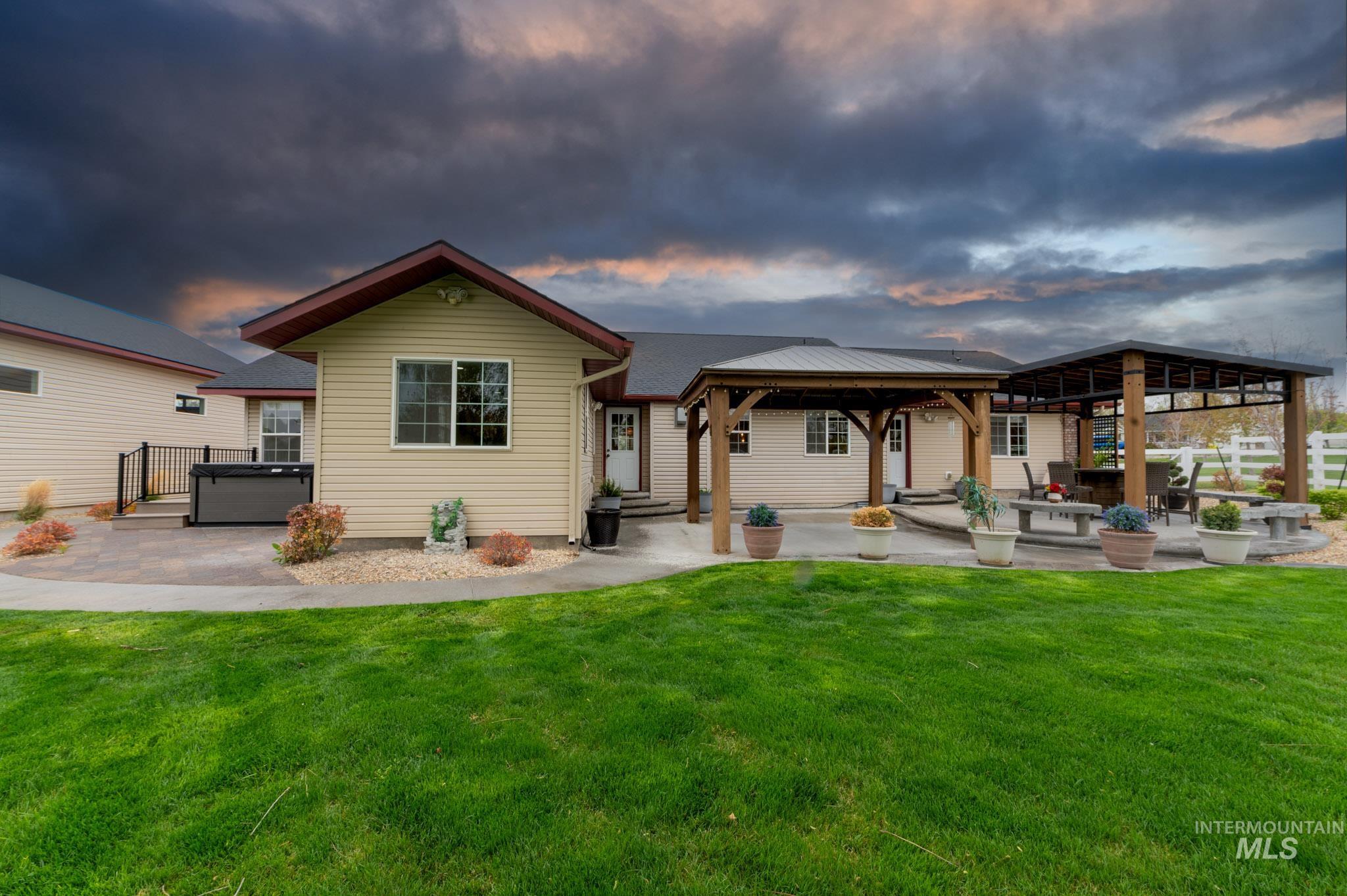2520 E 3707 N, Twin Falls, Idaho 83301, 4 Bedrooms, 3 Bathrooms, Residential For Sale, Price $740,000,MLS 98982478